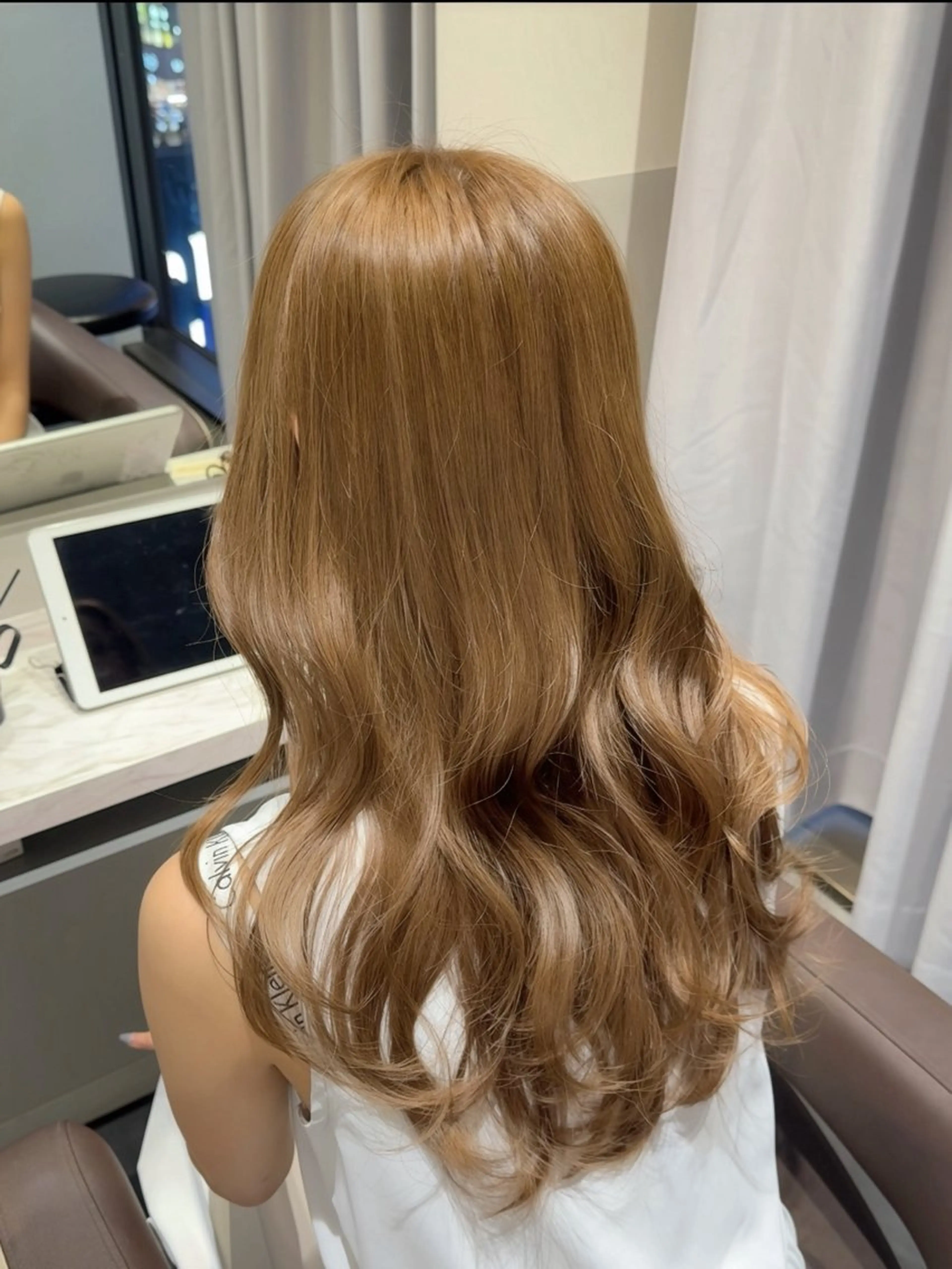 ミディアム カラー ベージュカラー 透明感カラー レイヤーカット SALOWIN新宿三丁目【サロウィン】所属・レイヤー🔶髪質改善 🔶透明感カラー青木のヘアスタイル