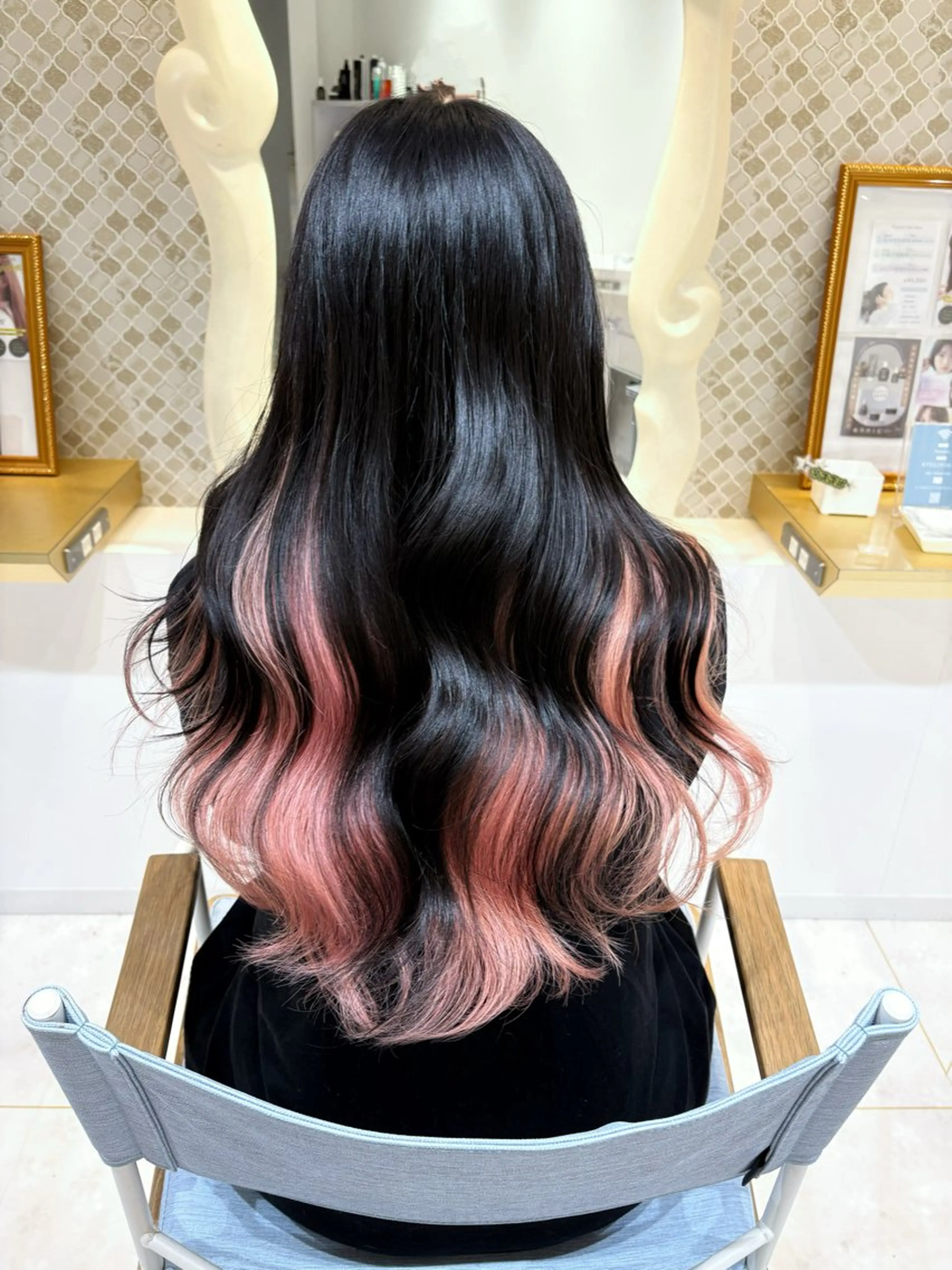 ロング カラー ブリーチ インナーカラー ピンクカラー レイヤーカット/瀬川 琴音のヘアスタイル