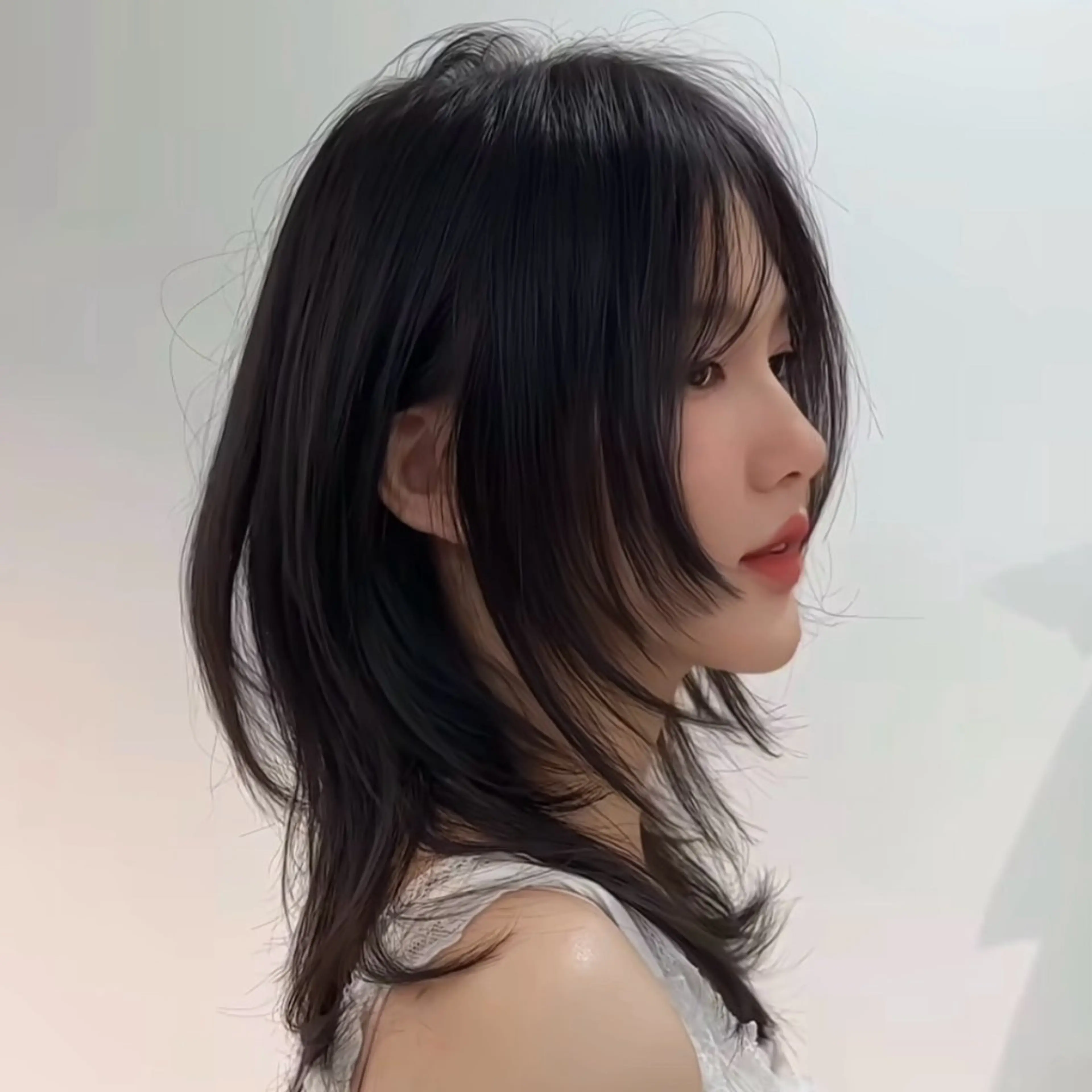 セミロング SHIN レイヤー‪‪カットのヘアスタイル