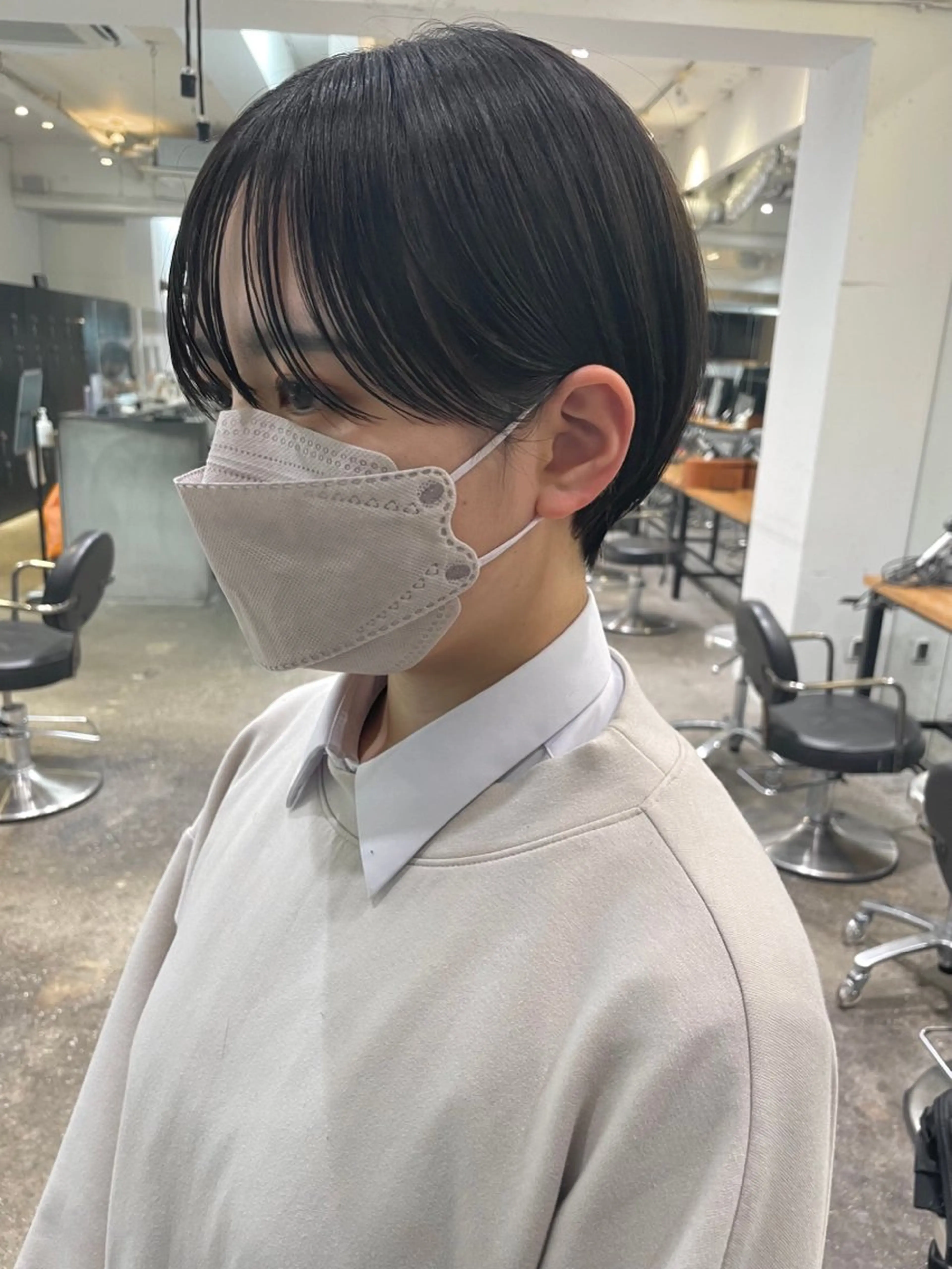 ショート 丸みショート ショートヘア エミリ / オリーブカラーのヘアスタイル