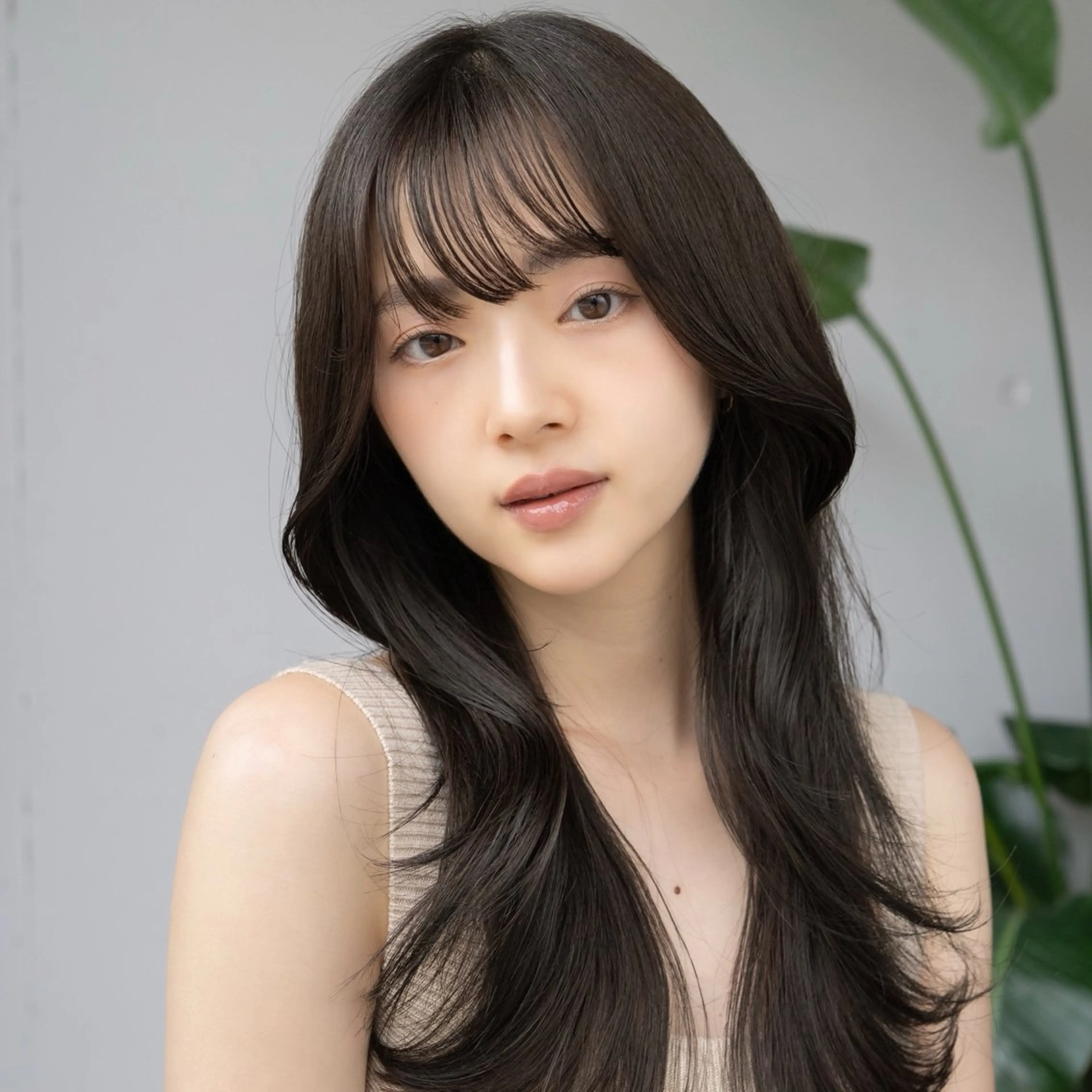 ロング 顔周りカット レイヤーカット トリートメント カット ヘアカラー トリートメント まとまるレイヤー カット/透明感カラーのヘアスタイル