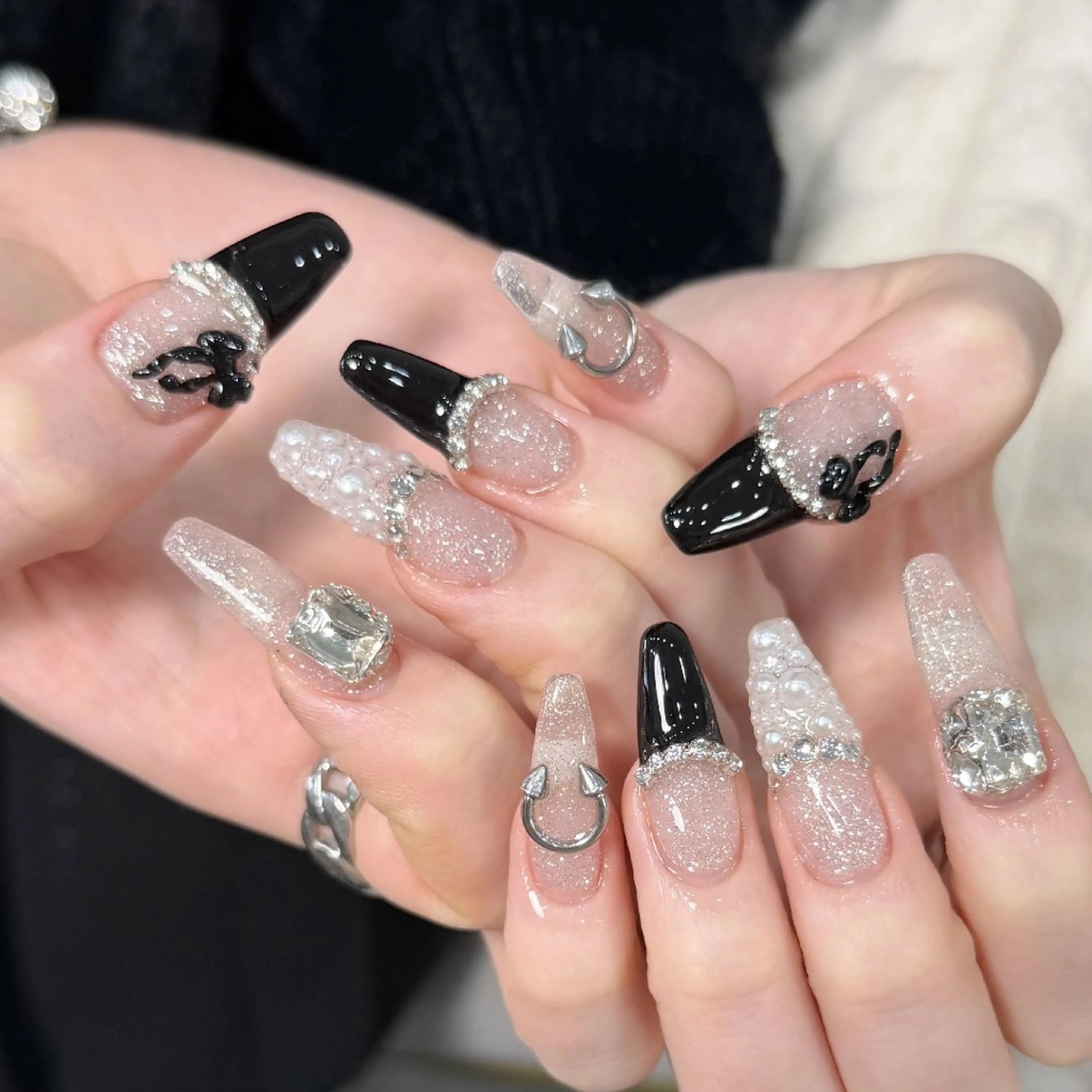 ネイル チークネイル フレンチネイル ジェルネイル ガーリー キラキラネイル ハンドネイル UM Nail Salonのネイルデザイン