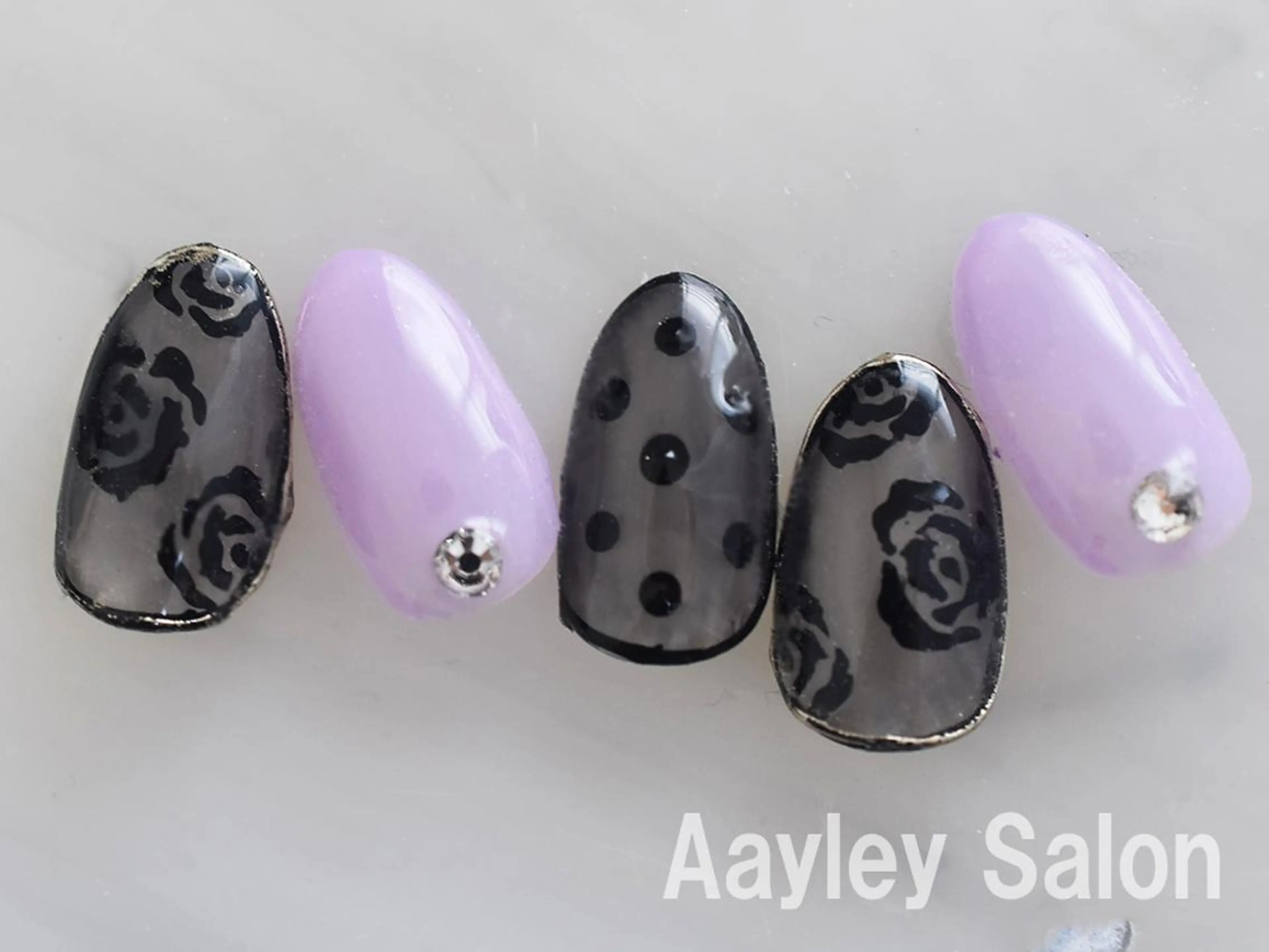 ミディアム カラー ネイル Aayley(アイリー)Salon所属・Aayley アイリ―サロンのネイルデザイン