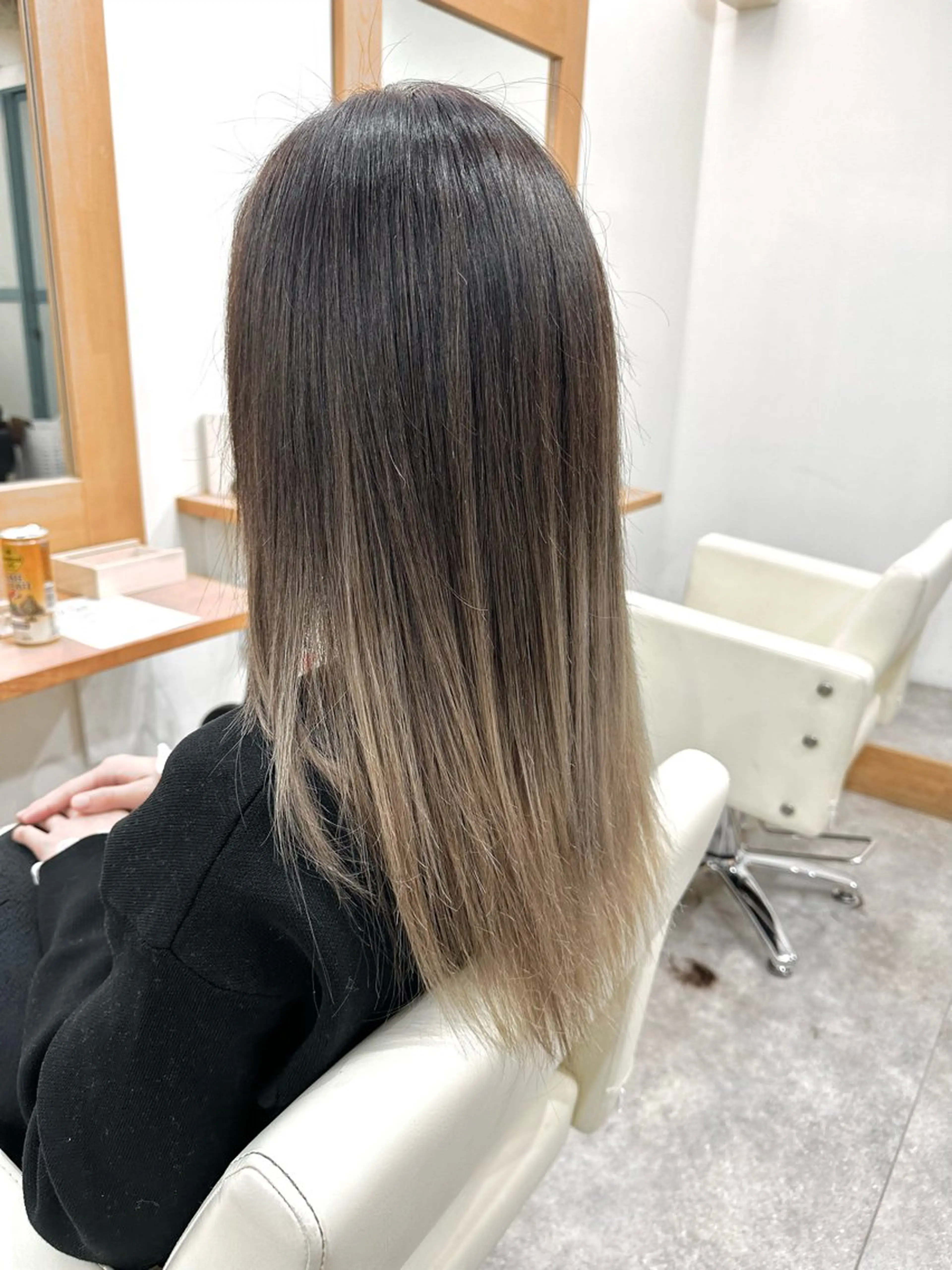 ロング カラー ヘアアレンジ バレイヤージュ ベージュカラー ミルクティーベージュ レイヤーカット カット ヘアカラー SALOWIN京都河原町Suite店所属・外国人風レイヤー/ ハイトーンSHUのヘアスタイル