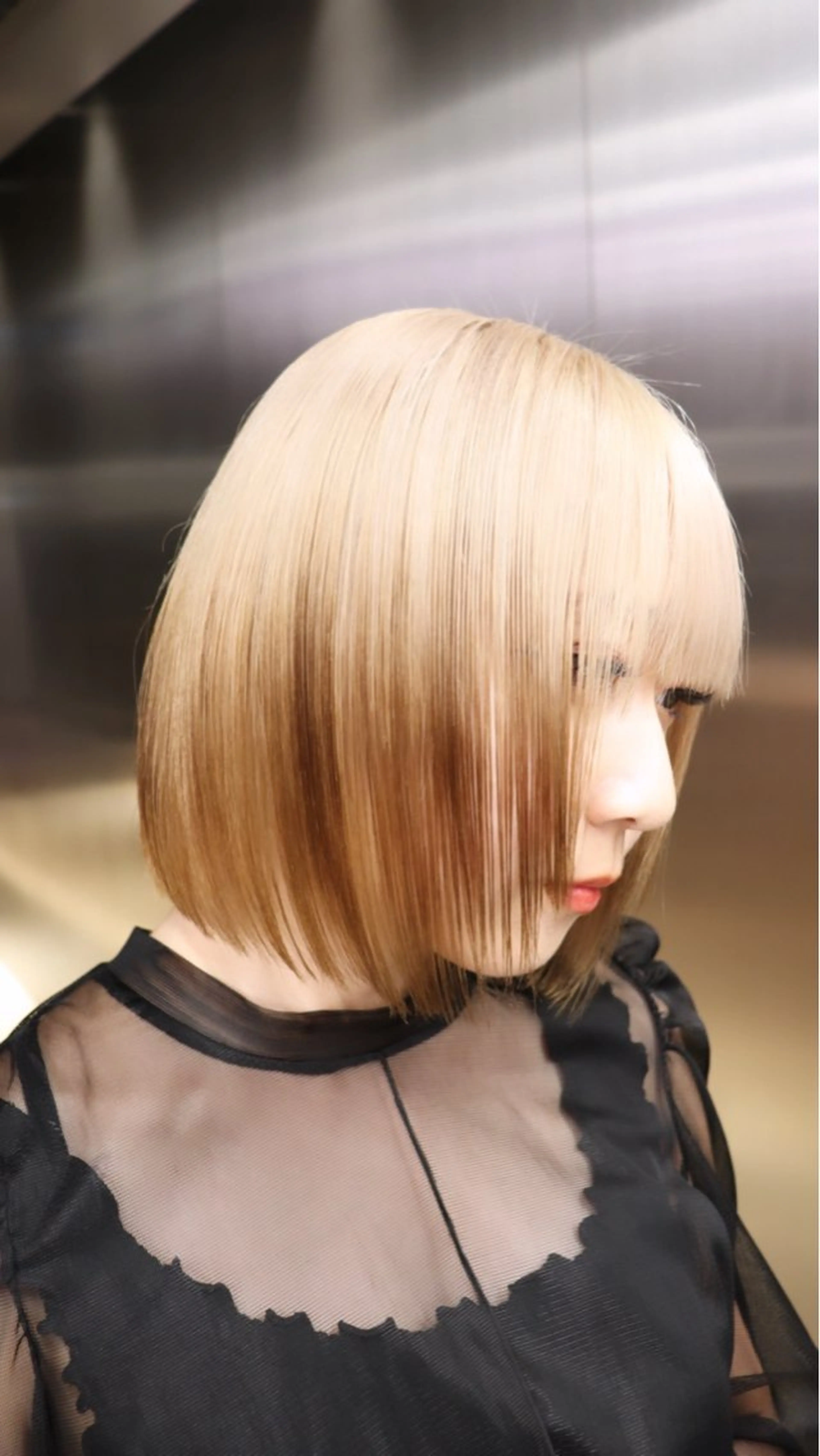 ミディアム カラー ブリーチ レイヤーカット トリートメント ヘアカラー ハイトーン/ 縮毛矯正のヘアスタイル