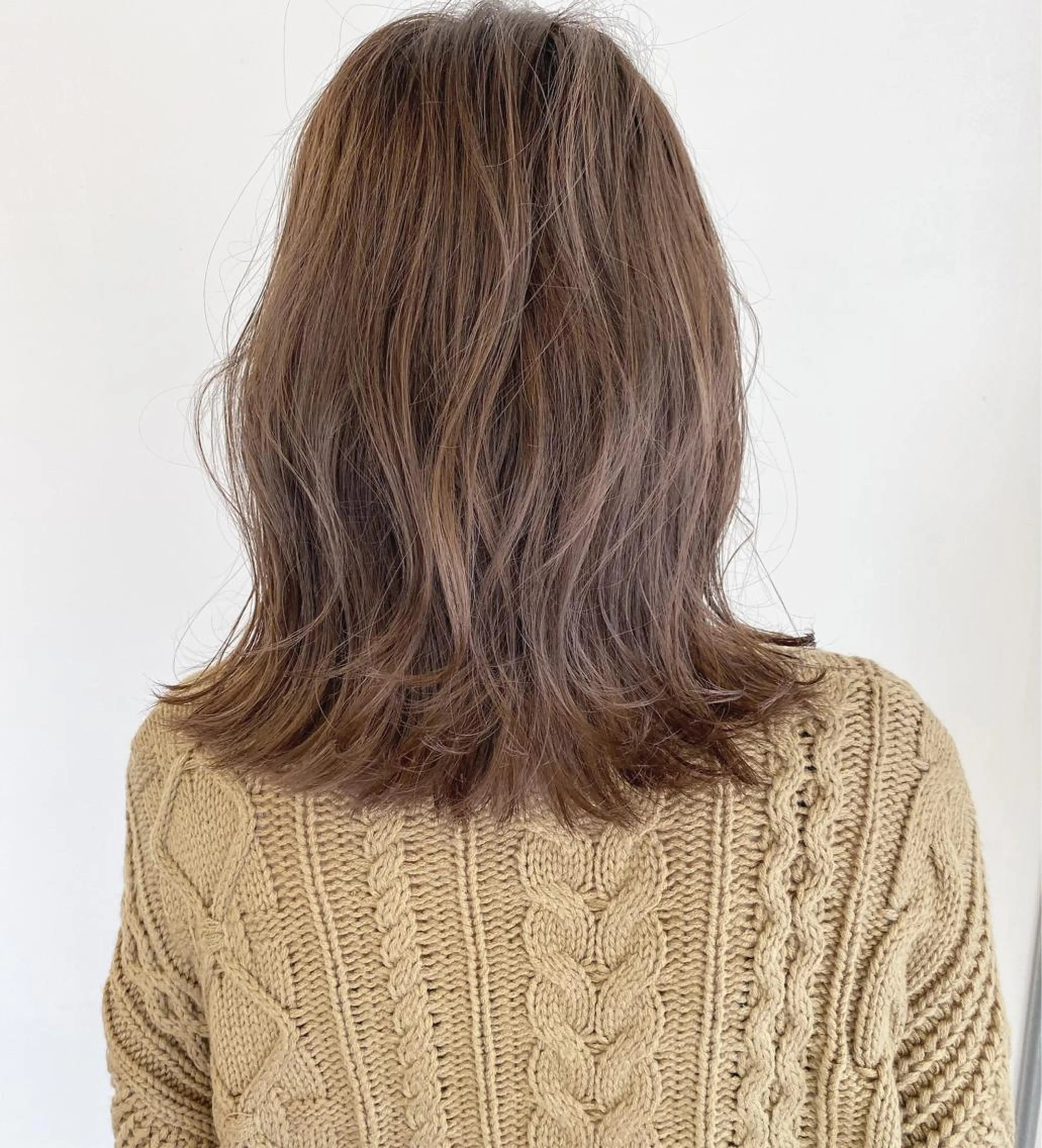 ミディアム カラー ベージュカラー ミルクティーベージュ ness ネスのヘアスタイル