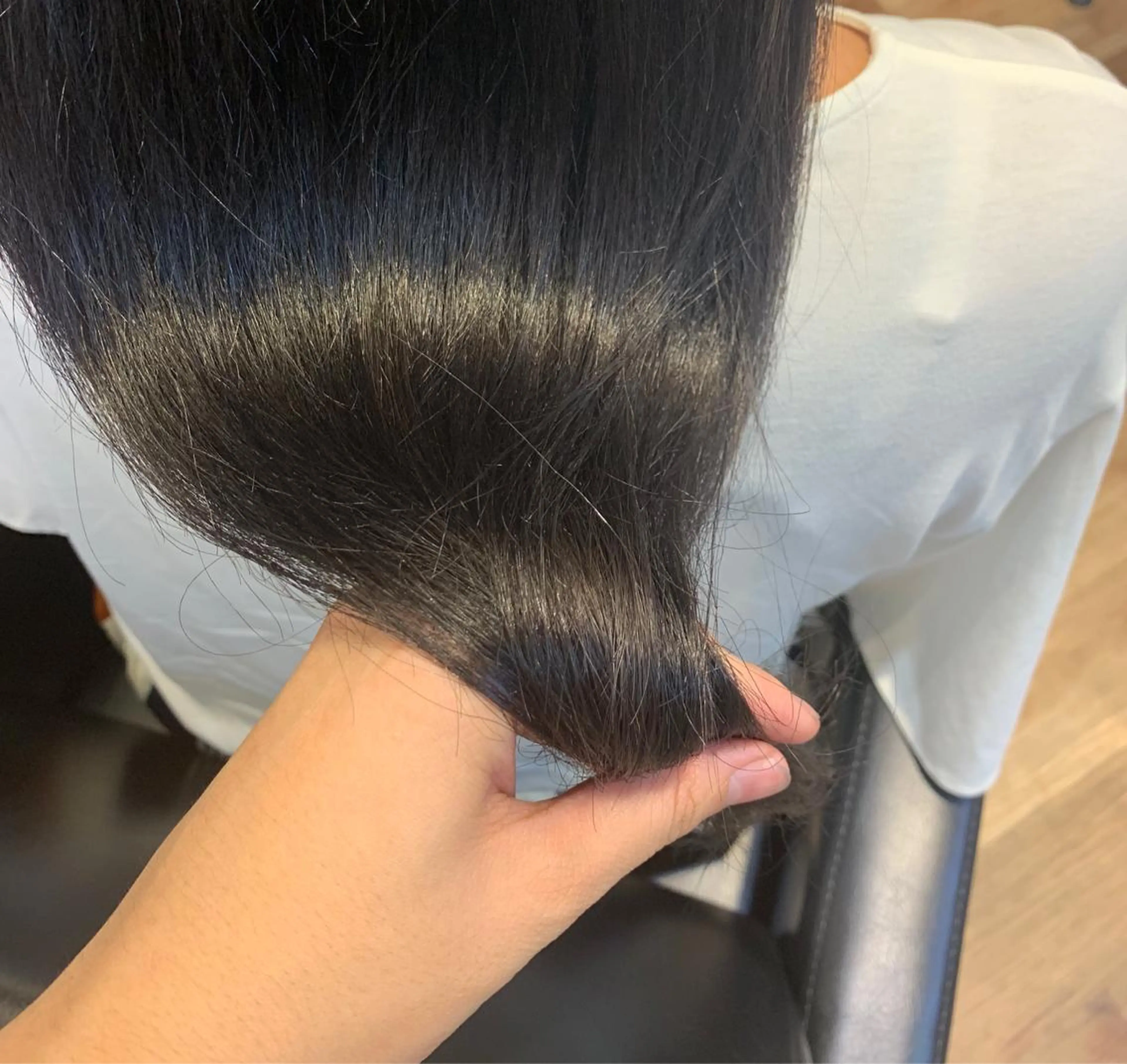 ロング レイヤーカット、 大人可愛い　中村美羅のヘアスタイル