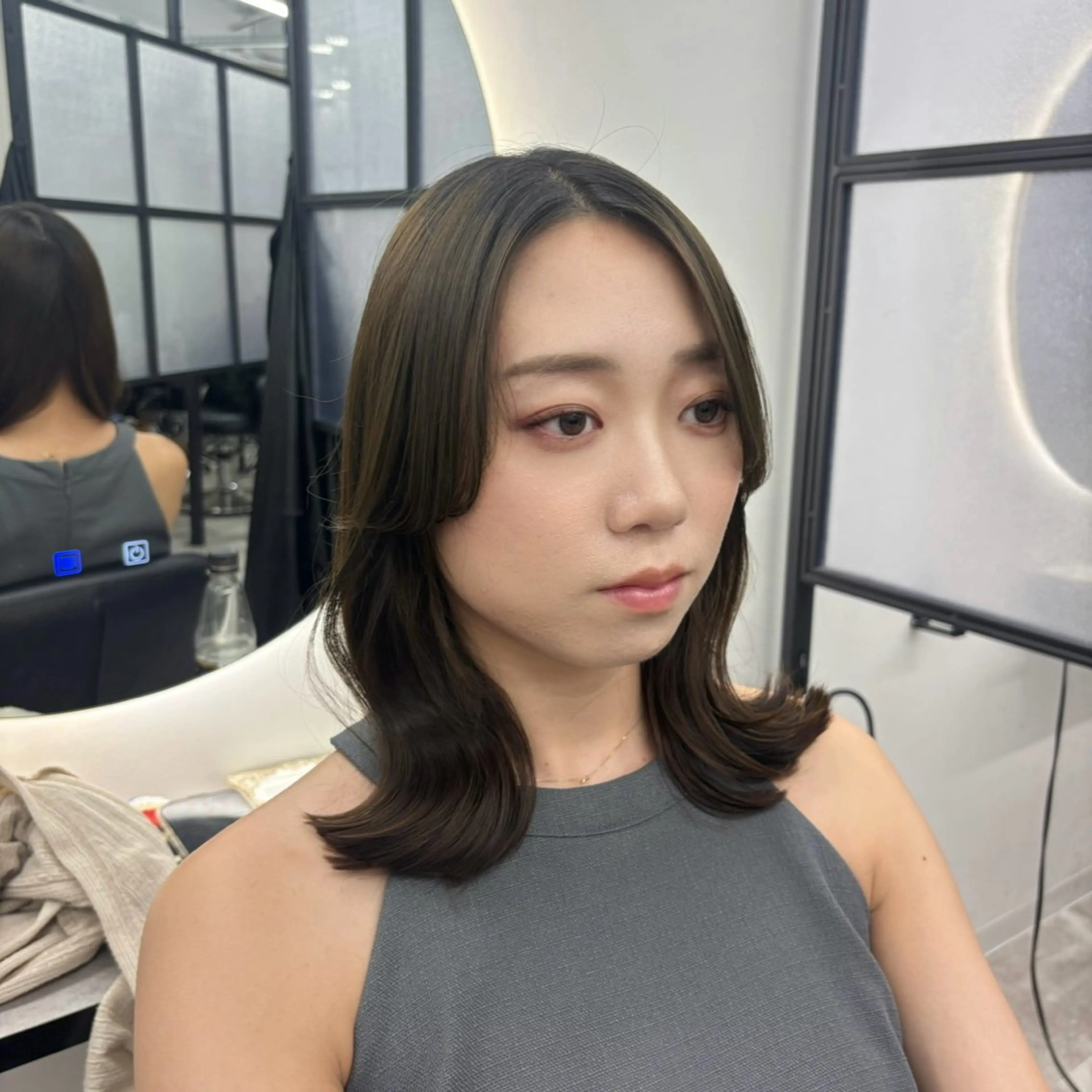 セミロング カット Ren. 🦋デザインカラーのヘアスタイル