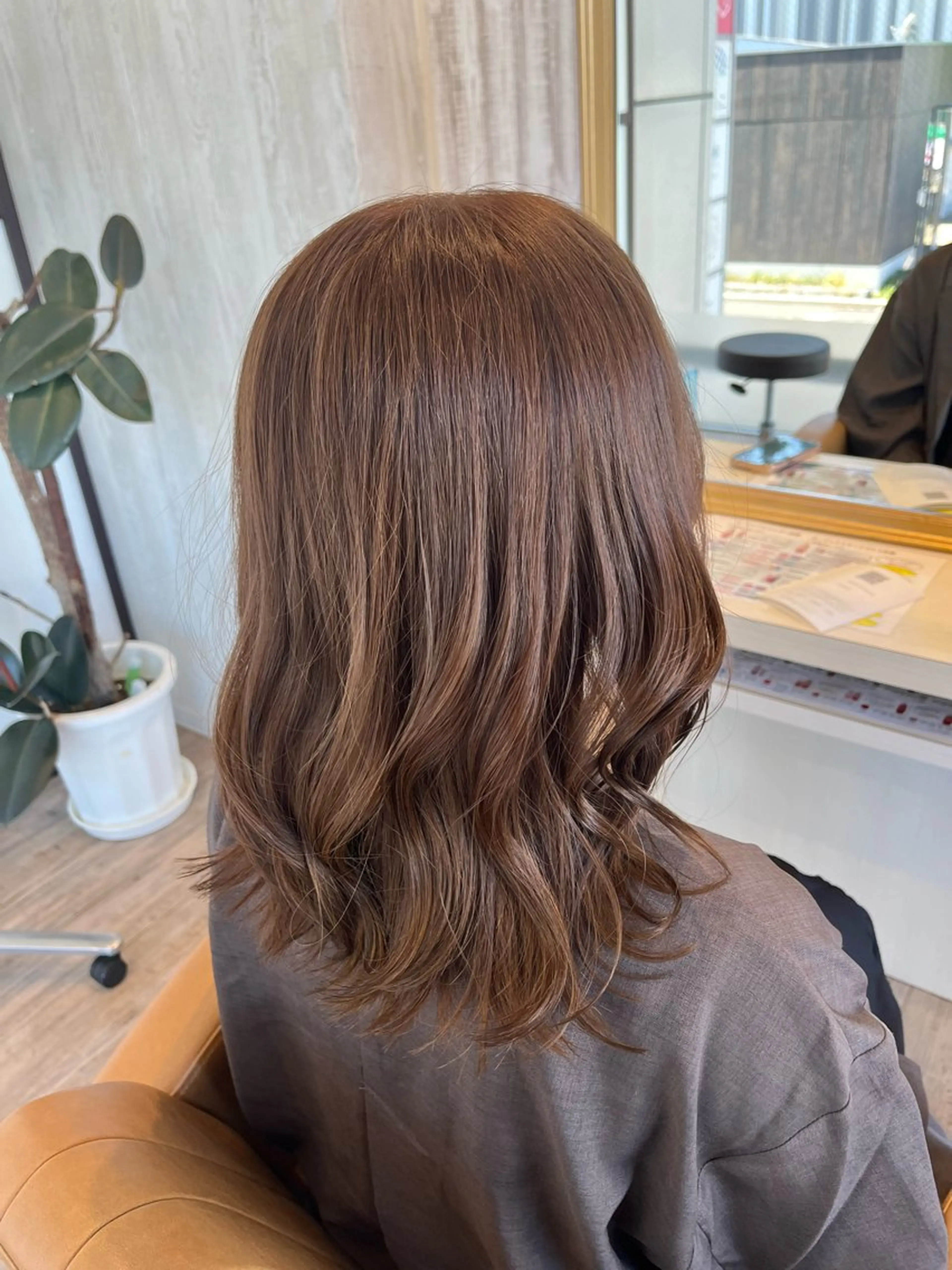 ミディアム カラー ベージュカラー ブリーチ 透明感カラー ミルクティーベージュ カット ヘアカラー ブリーチなしWカラー レイヤー/Rickyのヘアスタイル