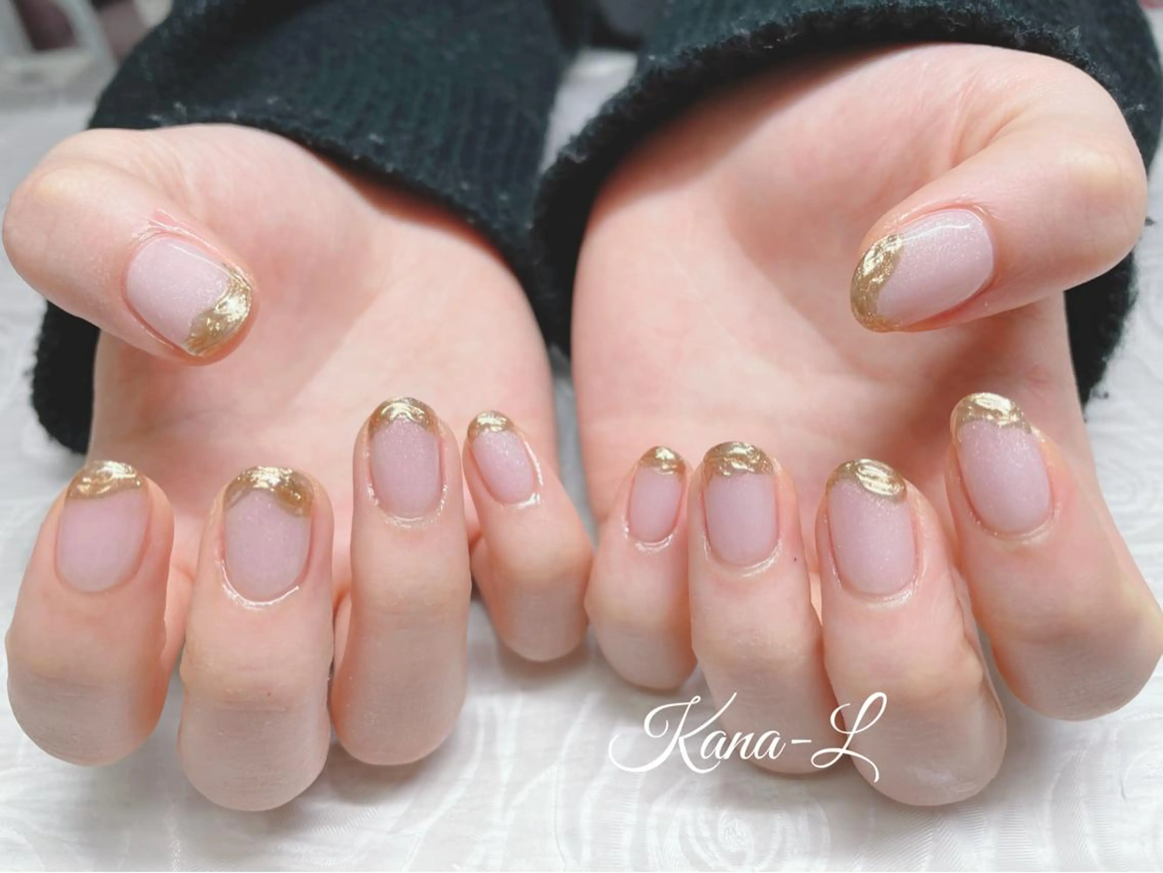 カラー ネイル ゴールド ミラーネイル ニュアンスネイル オフィスネイル 芦辺 香奈のネイルデザイン