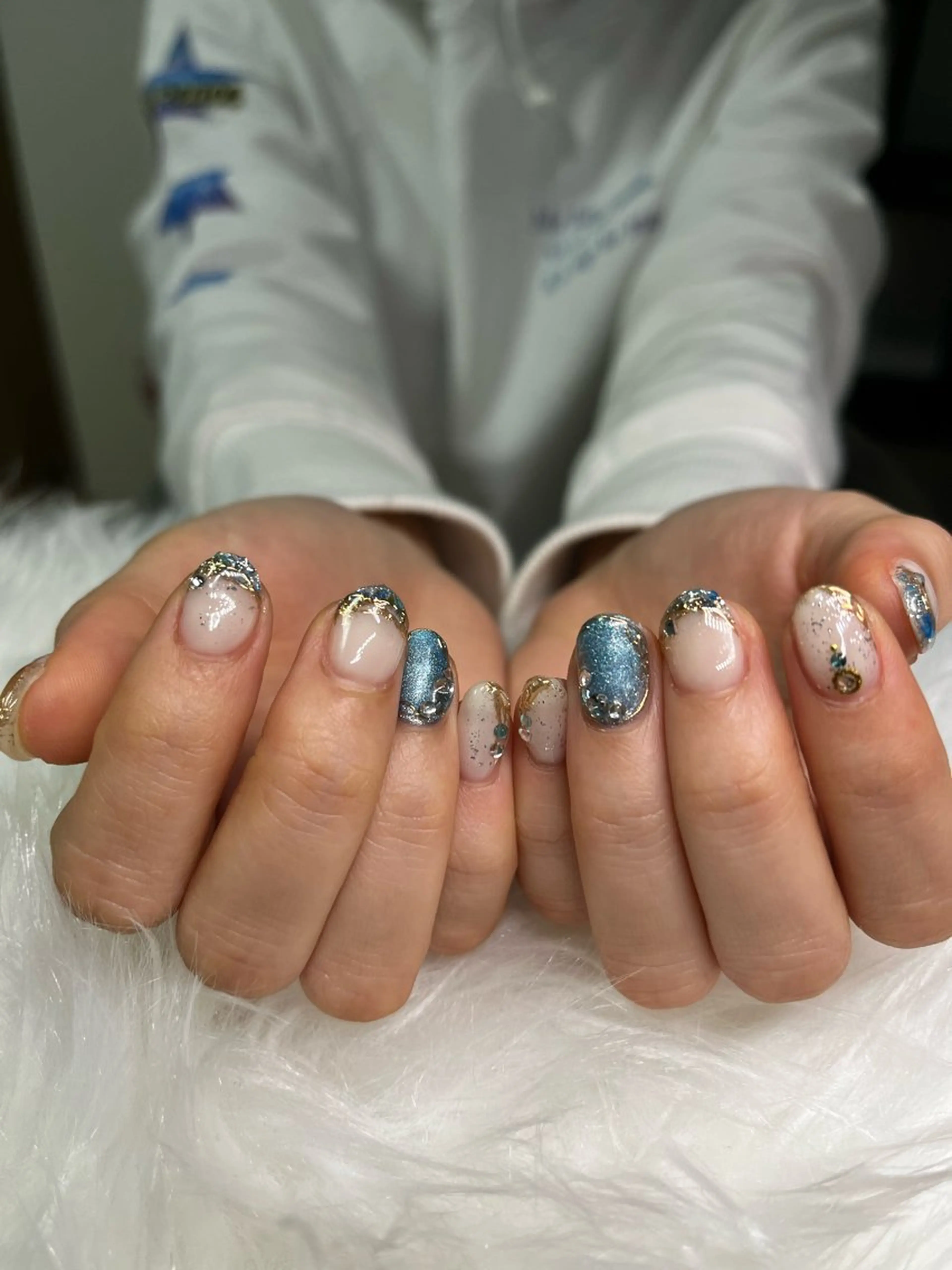 ネイル ブルー フレンチネイル ジェルネイル キラキラネイル マグネットネイル ハンドネイル 🏠自宅 サロン💅natsuのネイルデザイン