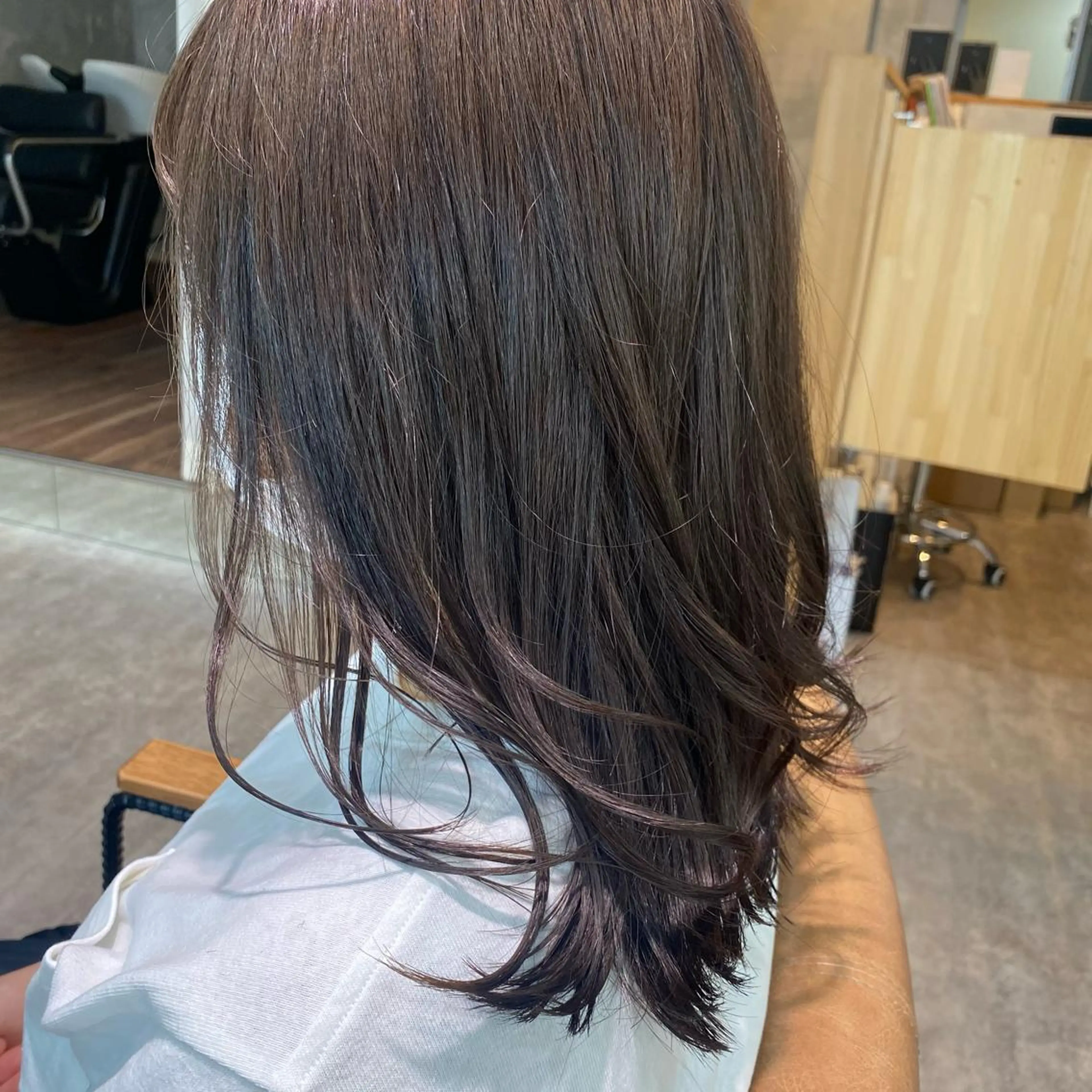 セミロング アッシュ ヘアカラー 大久保 優香のヘアスタイル