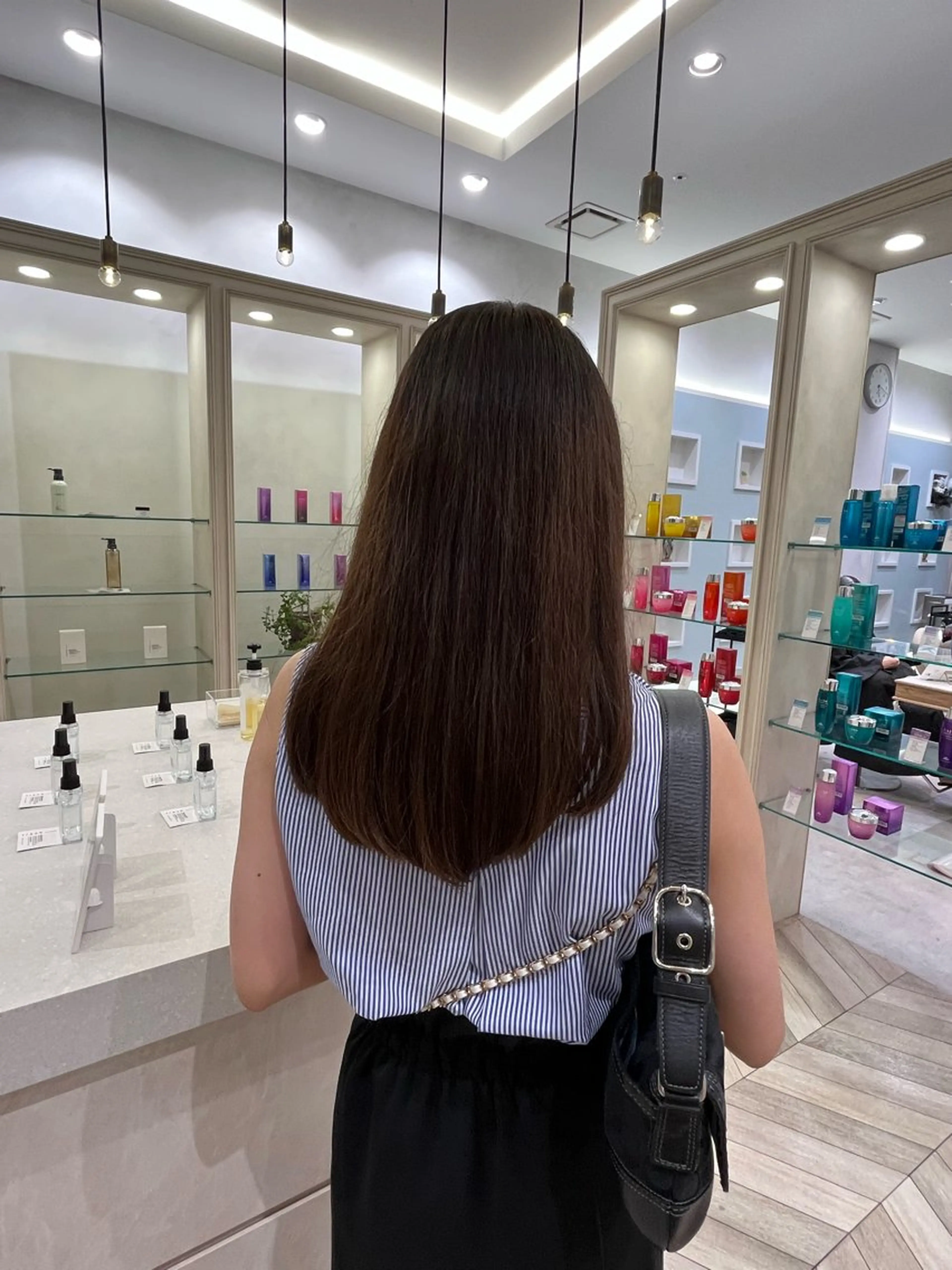 セミロング カラー 寒色 ♡ レイヤー ┊︎miyuのヘアスタイル