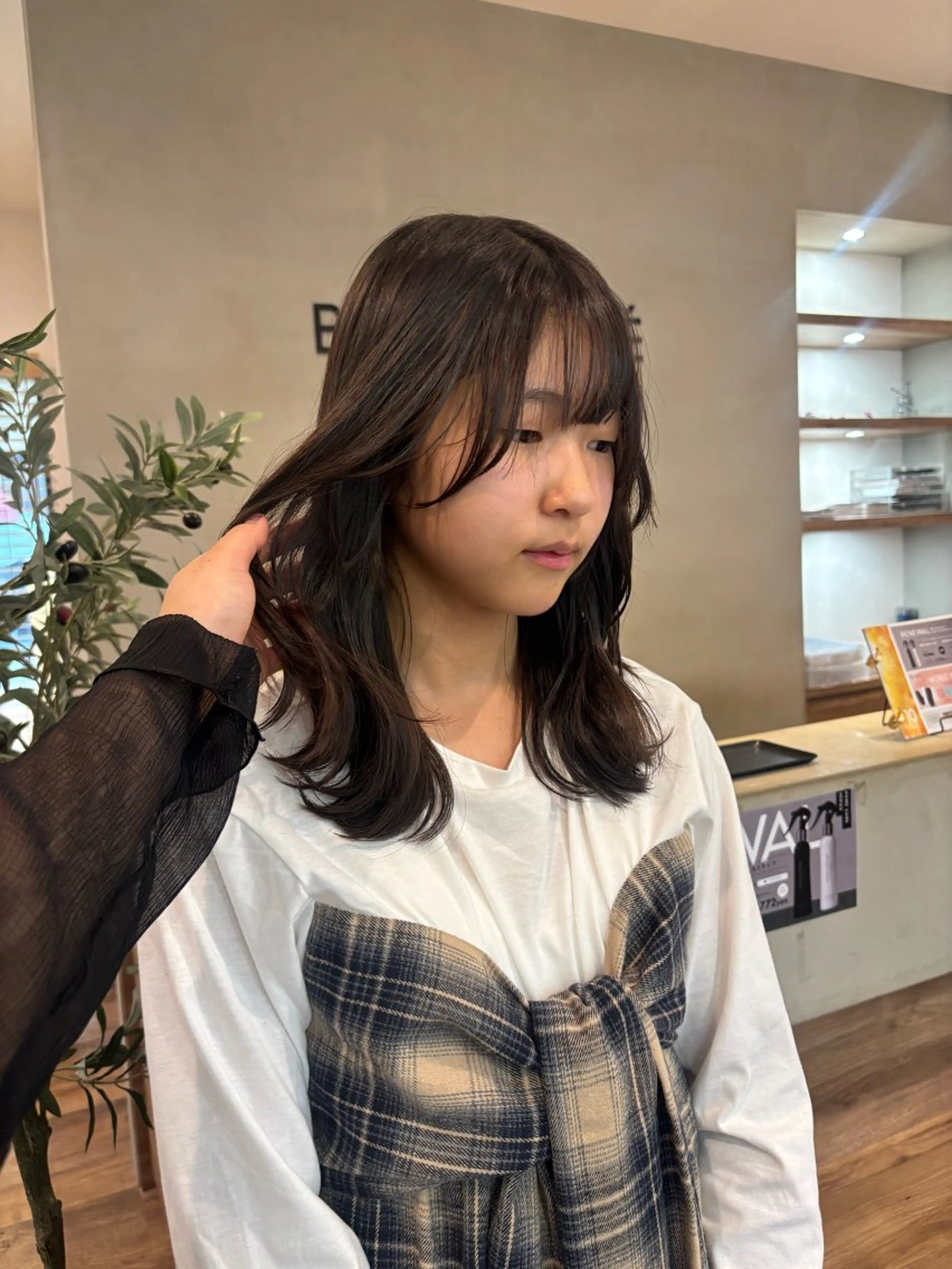 ミディアム 顔周りカット レイヤーカット 小顔カット 髙木琉菜 レイヤー／髪質改善のヘアスタイル