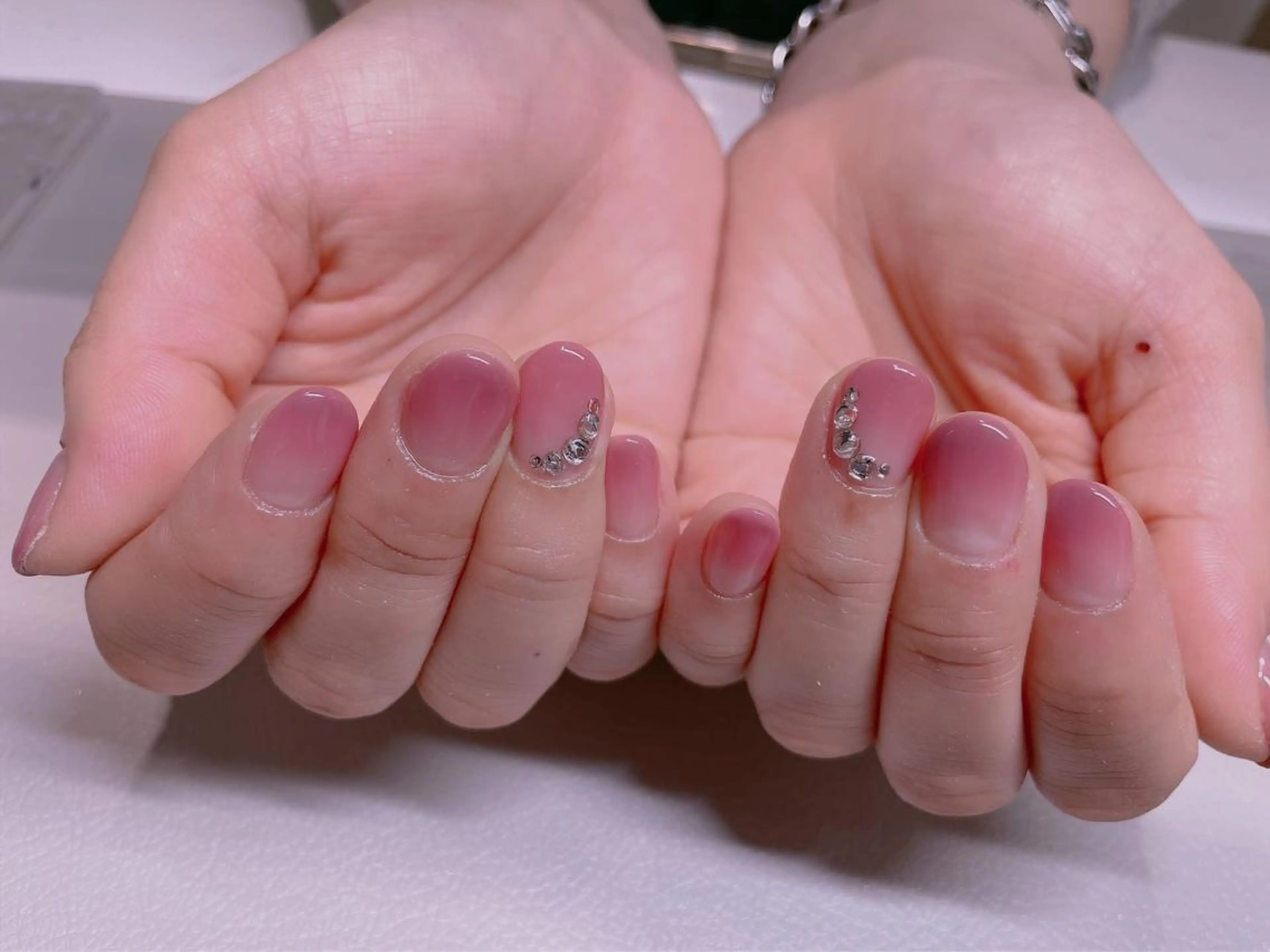 ネイル ストーンネイル 美爪パラジェル導入店 Sunnilyのネイルデザイン