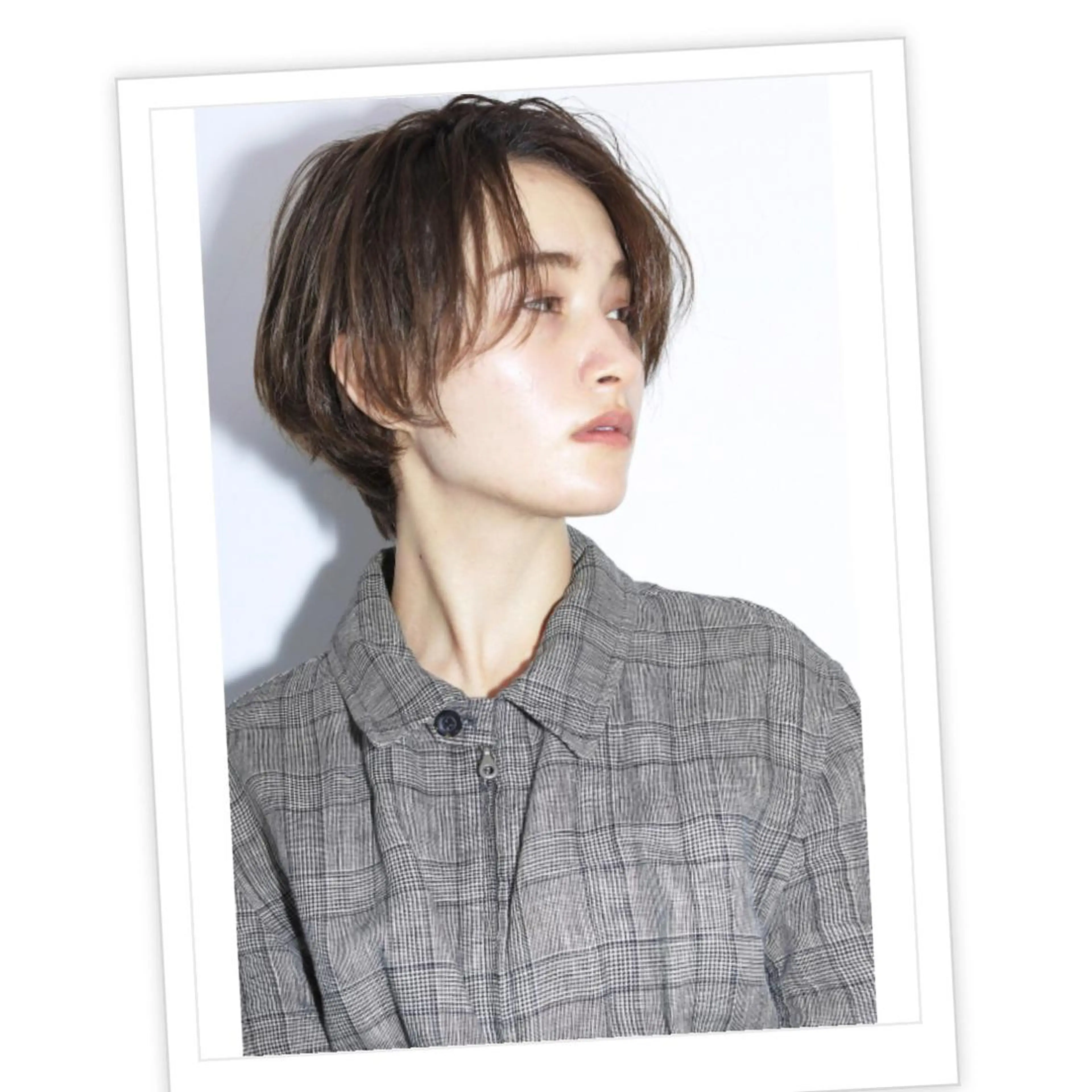 ショート カラー カット 荒木 依莉亜のヘアスタイル