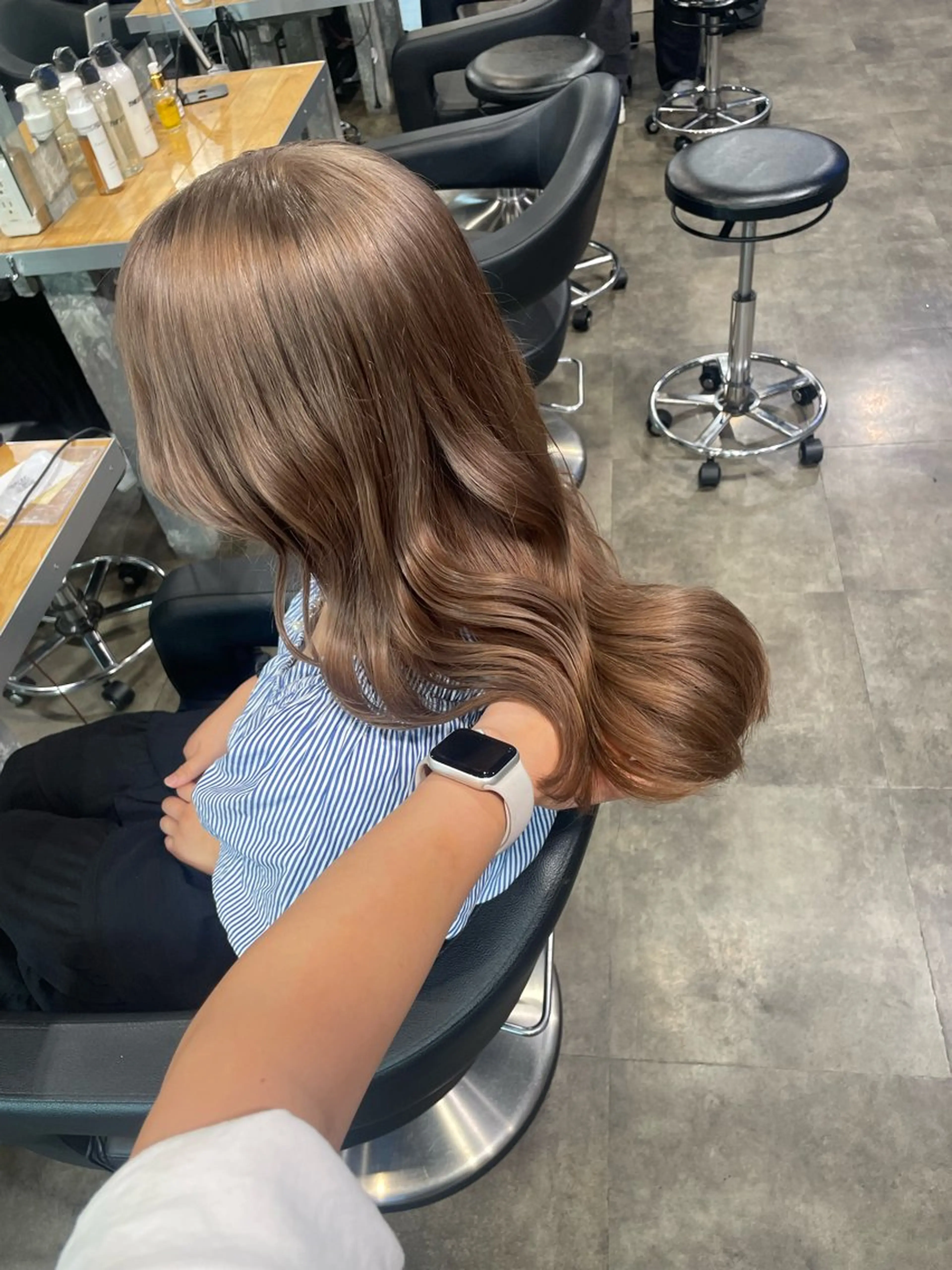 ロング カラー ハイトーンカラー 🦄レイヤーカットのヘアスタイル