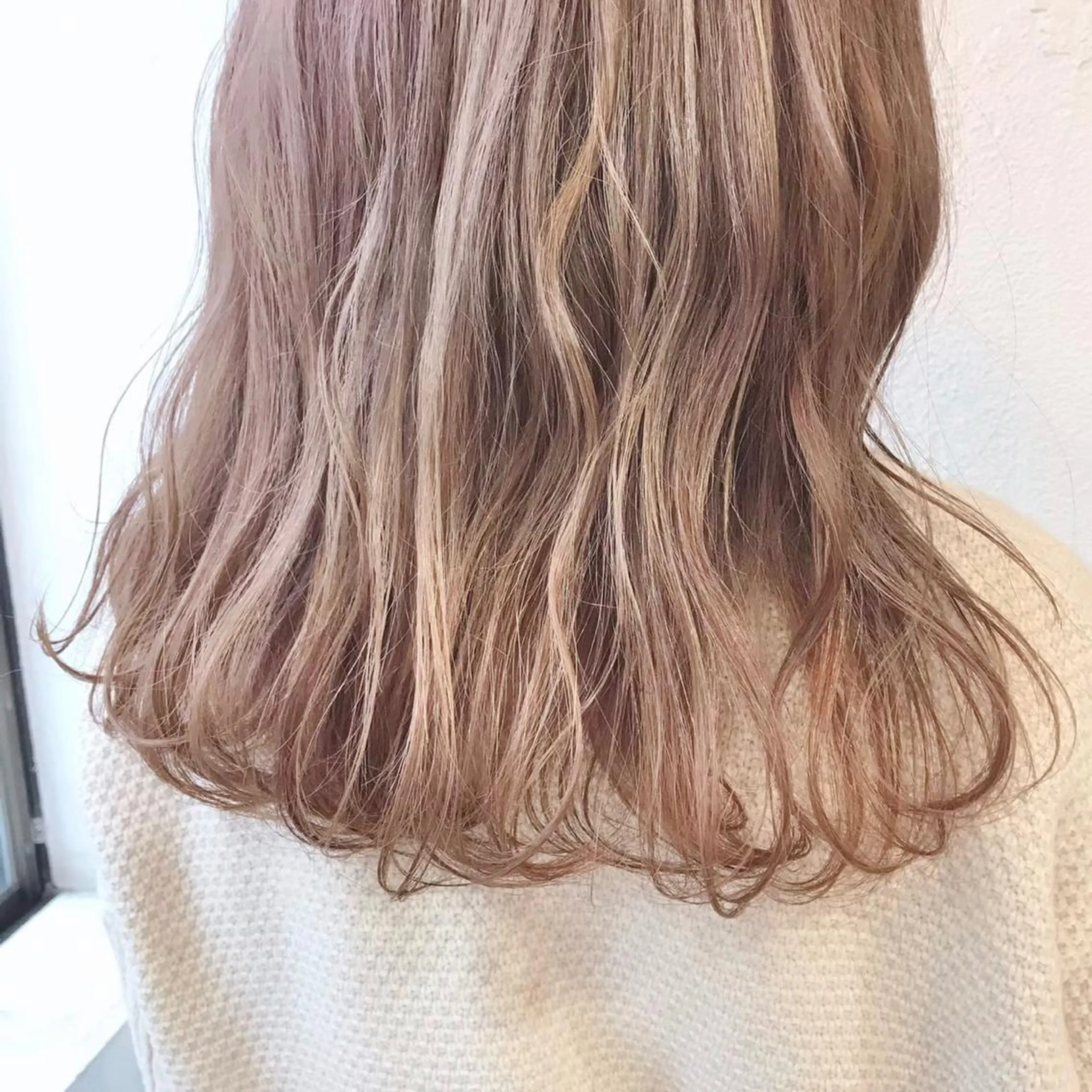 セミロング カラー ベージュカラー ミルクティーベージュ カット ヘアカラー 藤井 貴美子のヘアスタイル
