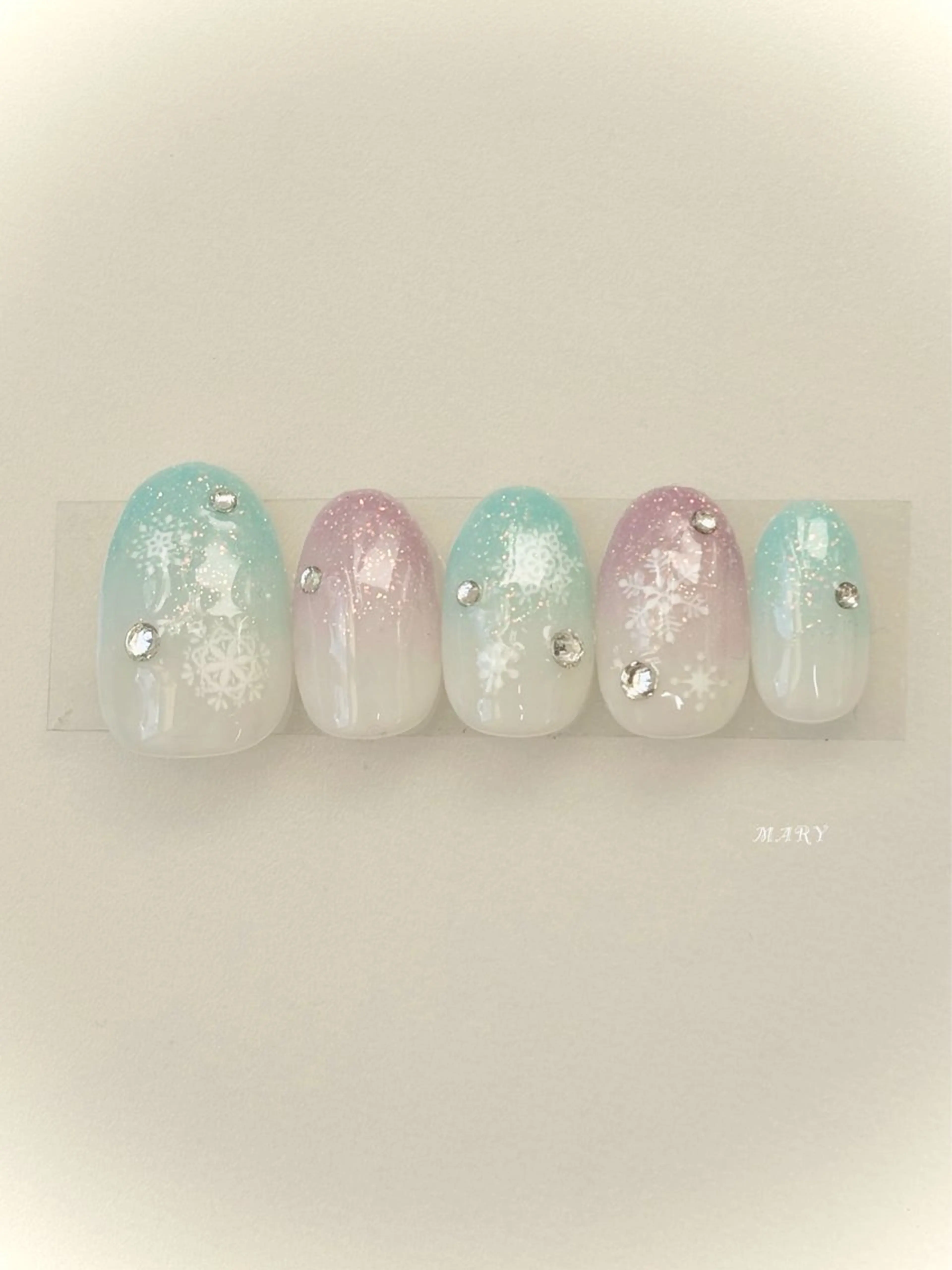 ネイル グラデーション ニュアンスネイル パステルネイル 冬ネイル ハンドネイル Mary nail所属・Mary nail .narumiのネイルデザイン