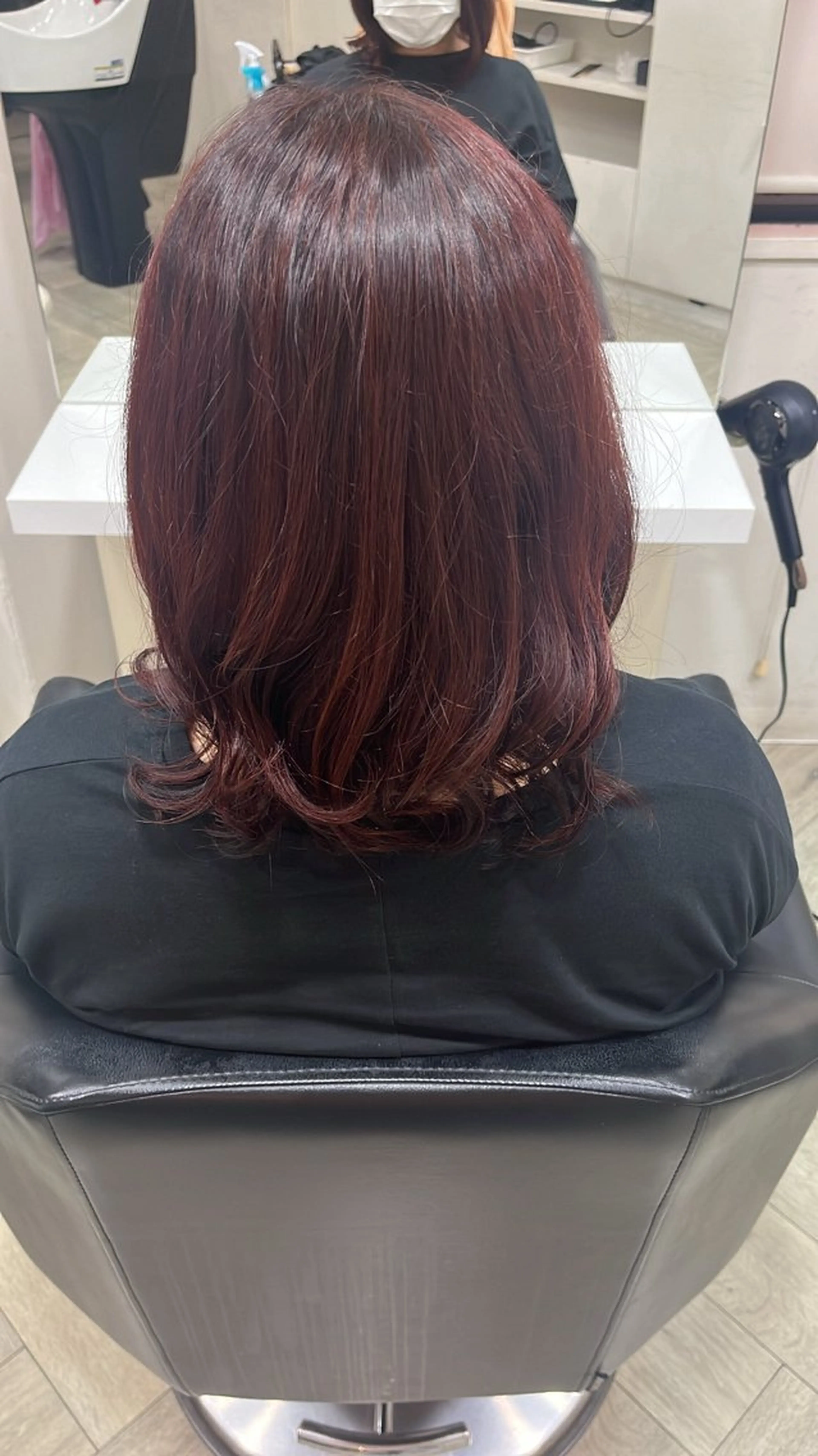 カラー レッドカラー 木村 彩乃のヘアスタイル