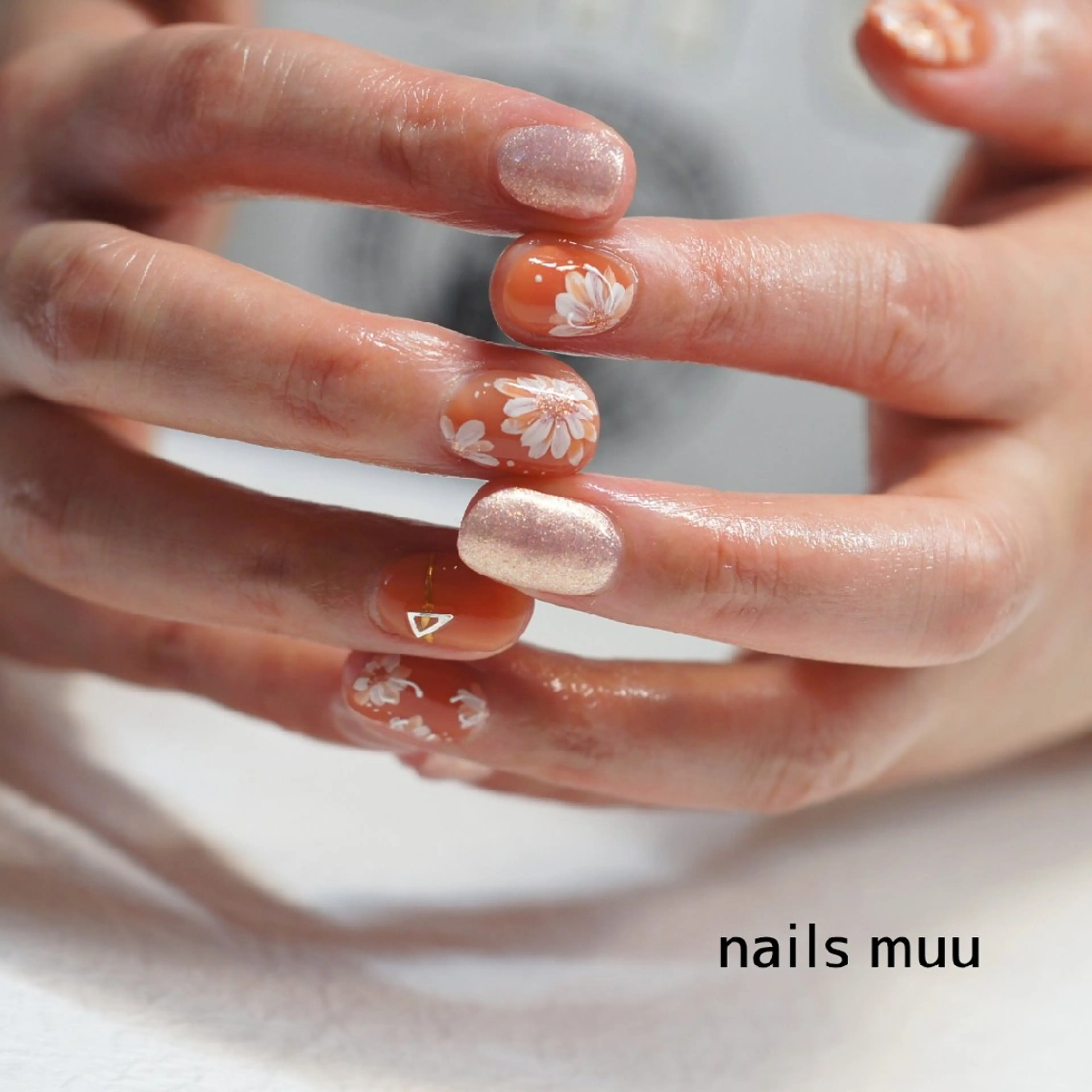 ネイル アートネイル フラワーネイル ラメ(グリッター) オフィスネイル ピンク ハンドネイル nails muu まゆのネイルデザイン