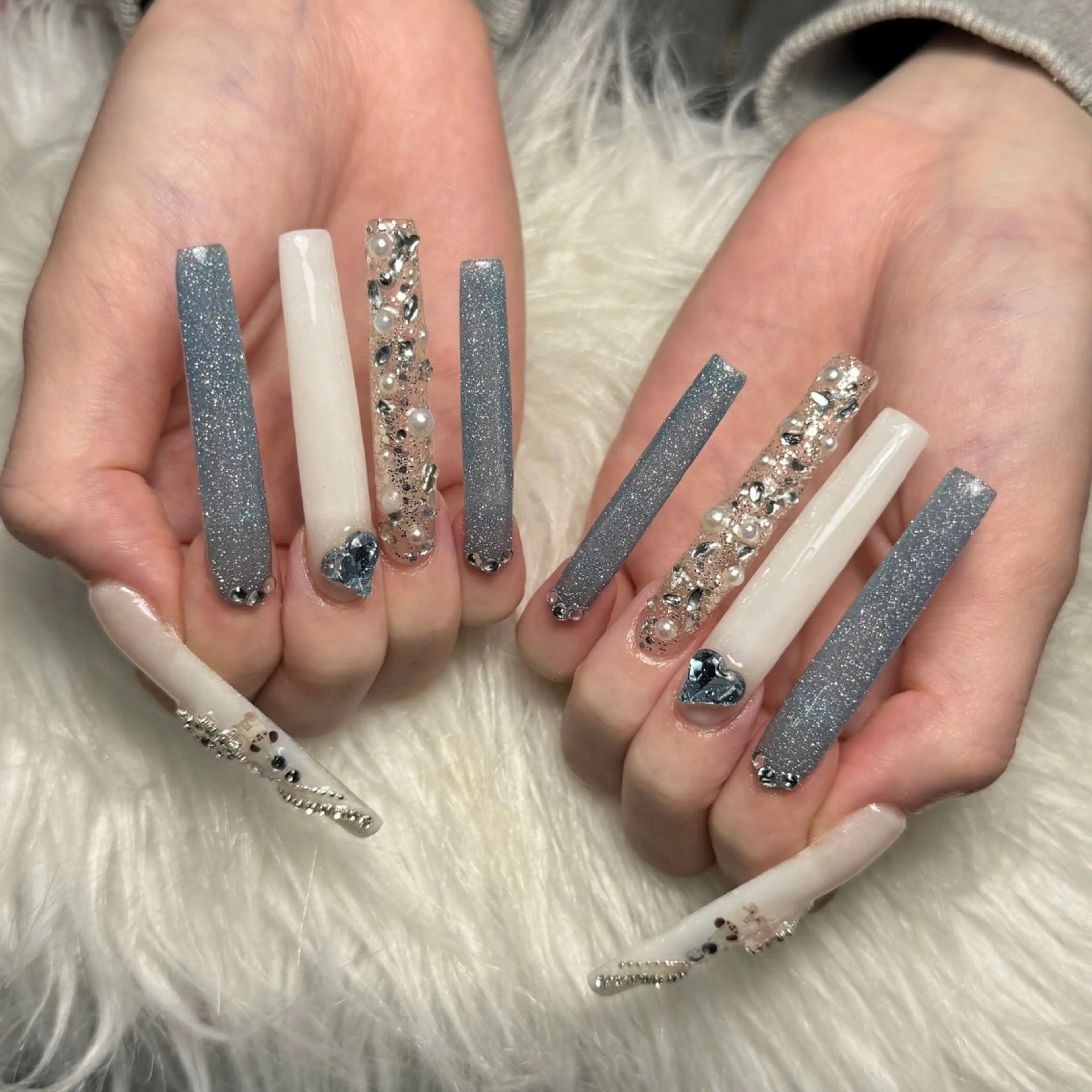ネイル オーロラネイル 長さ出し フラッシュネイル フレンチネイル ジェルネイル Michi_Nails_Salon所属・Michi Nail Staffのネイルデザイン