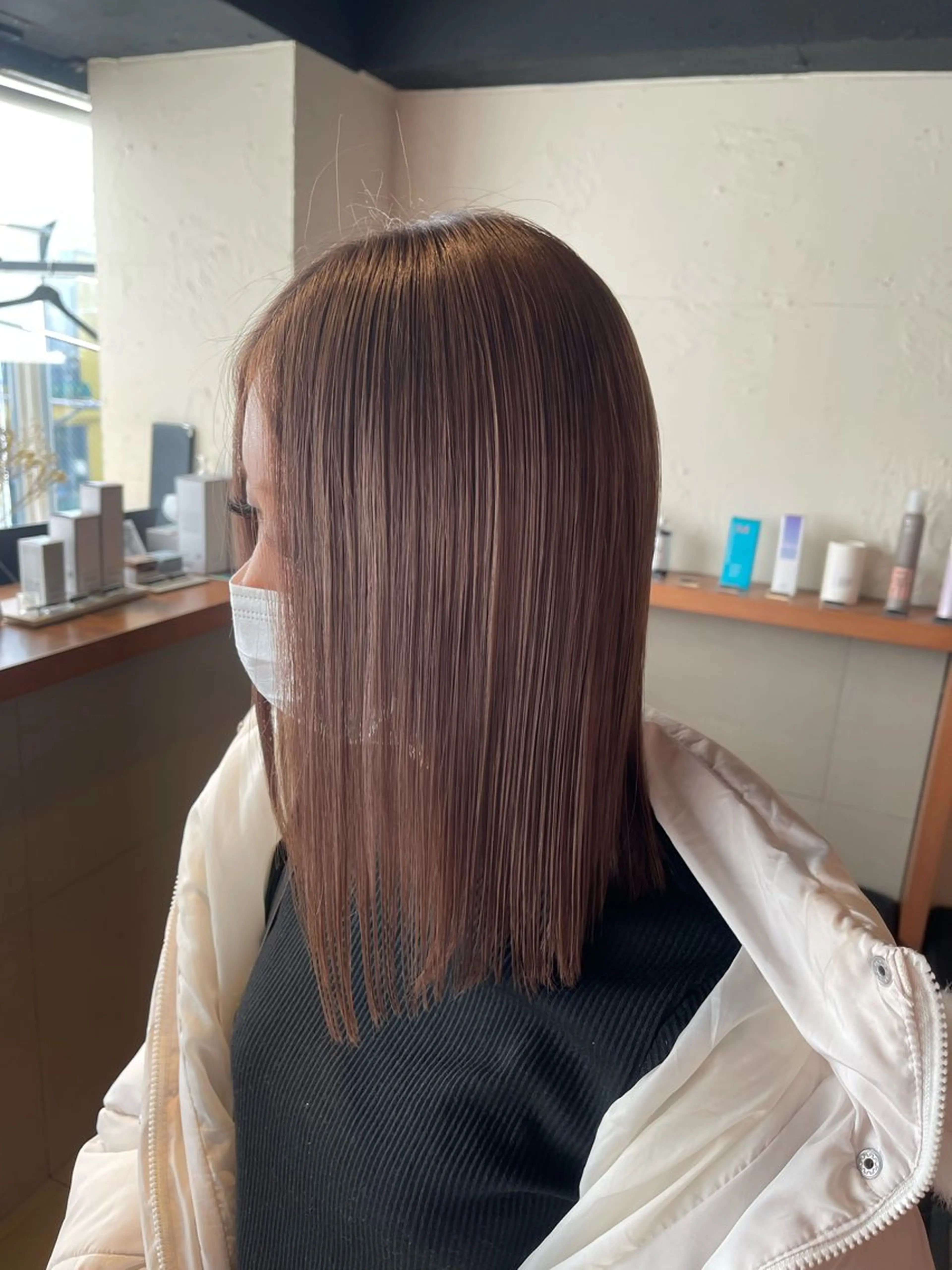 ミディアム SALOWIN渋谷caldo店所属・SERINA/ウルフ 、デザインカラーのヘアスタイル