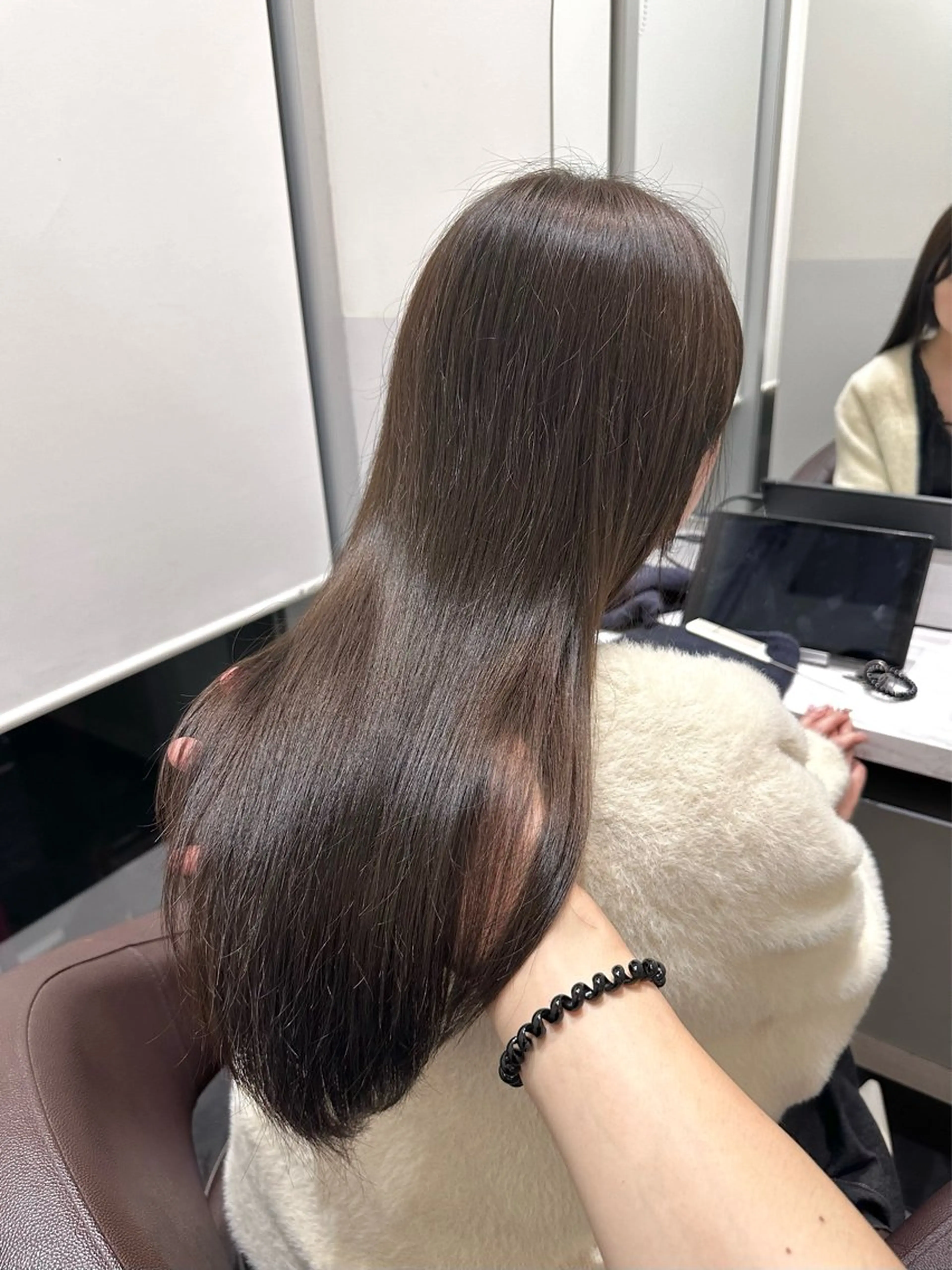 ロング カラー ブリーチ グレージュ ブリーチなしカラー オリーブグレージュ オリーブグレー カット ヘアカラー トリートメント LUMO所属・矢野 晃平のヘアスタイル