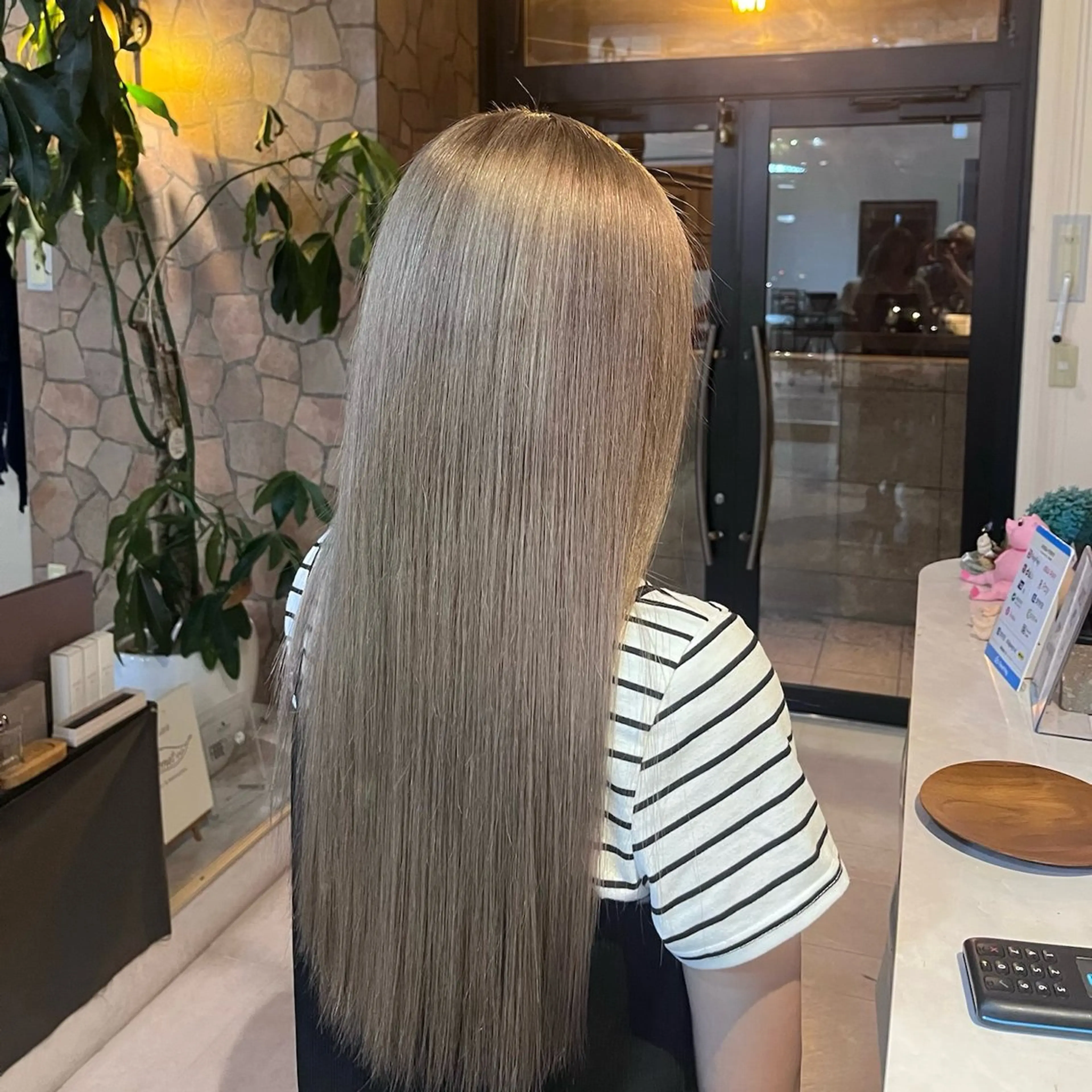 カラー ブリーチ グレージュ ヘアカラー 田中 宥衣のヘアスタイル