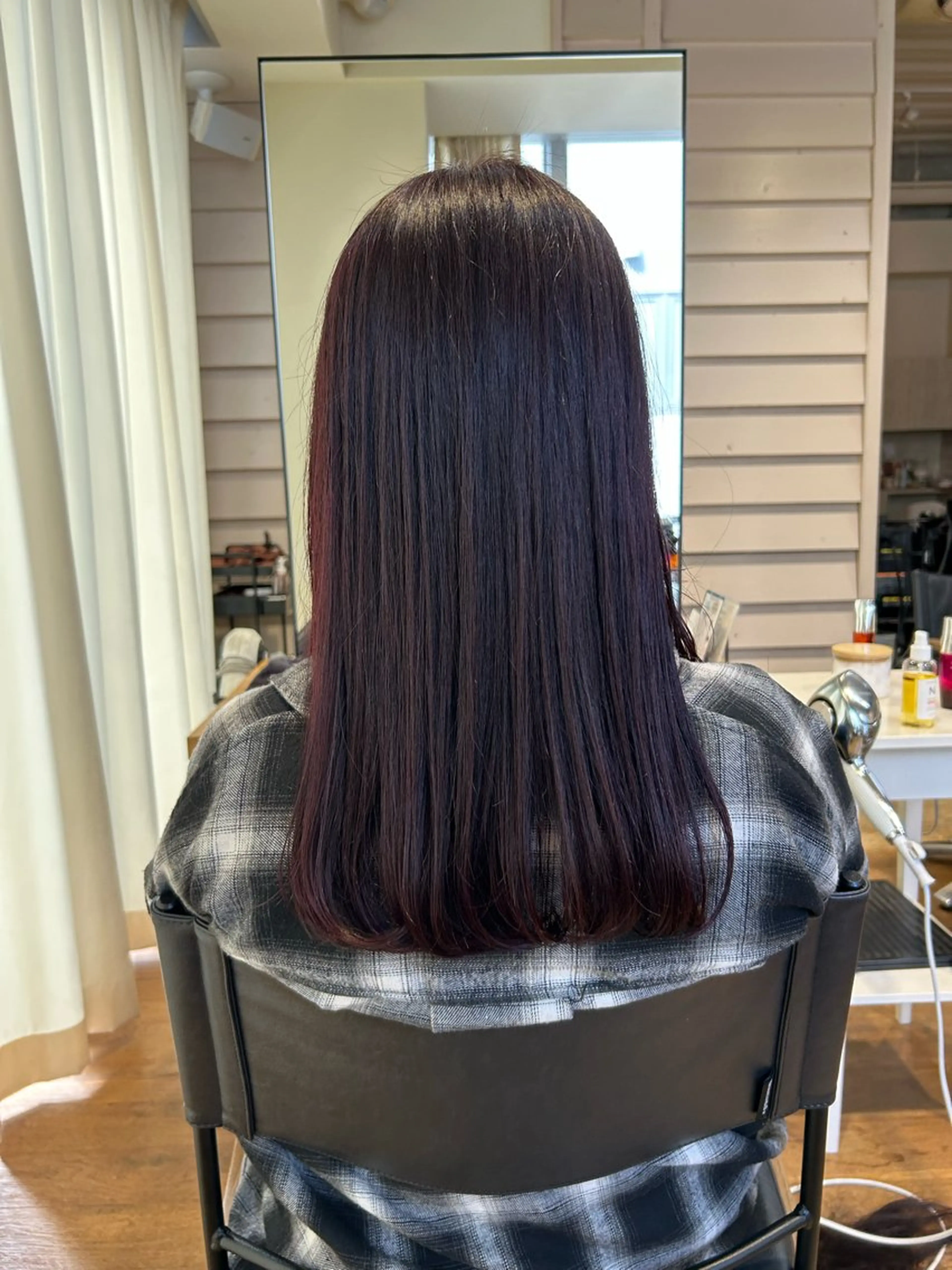 セミロング カラー レッドカラー 、 、のヘアスタイル