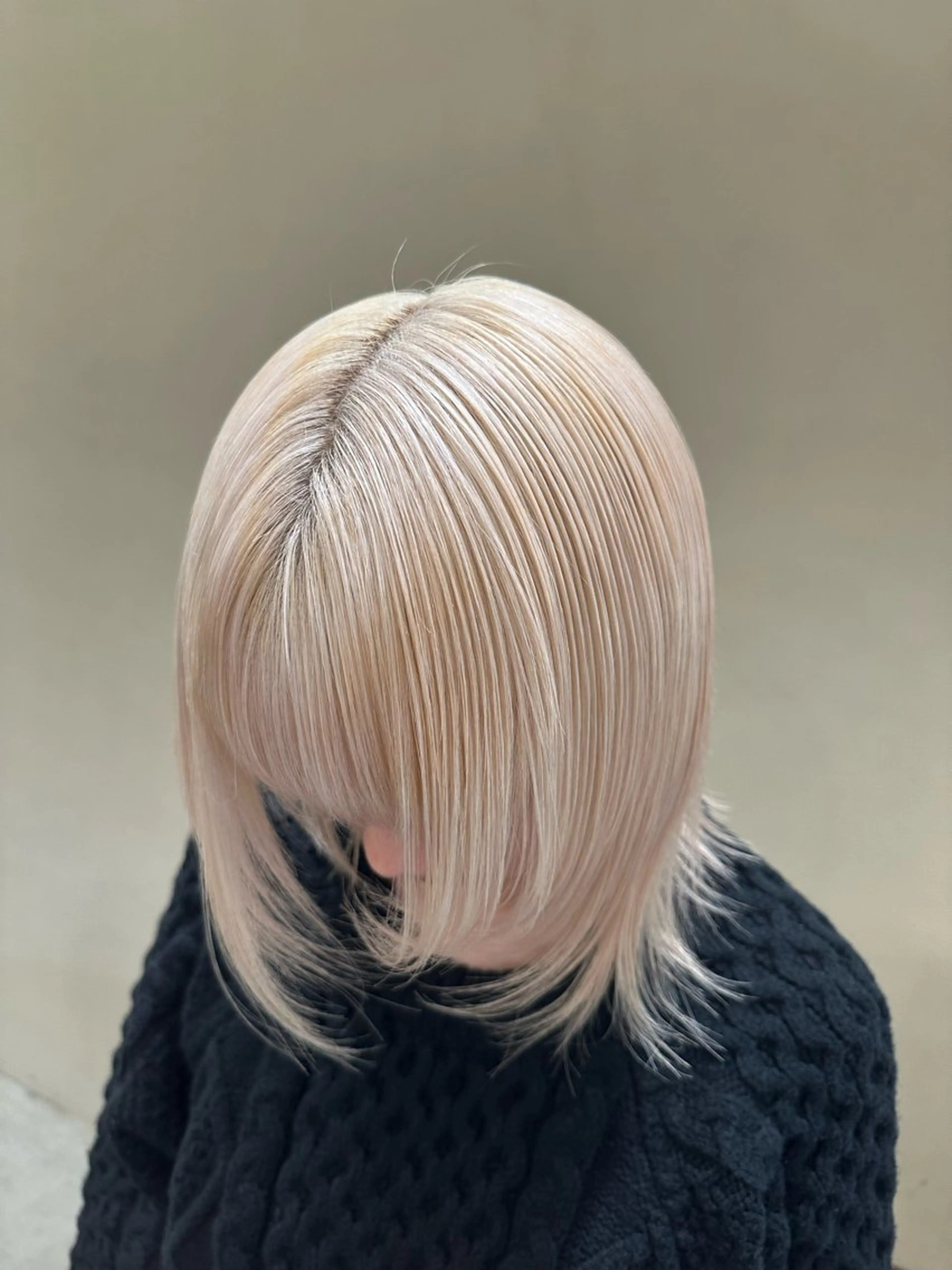 ショート カラー ブロンド ホワイトブロンド SALOWIN 梅田茶屋町店所属・梅田/ベージュカラー /ブリーチカラーのヘアスタイル