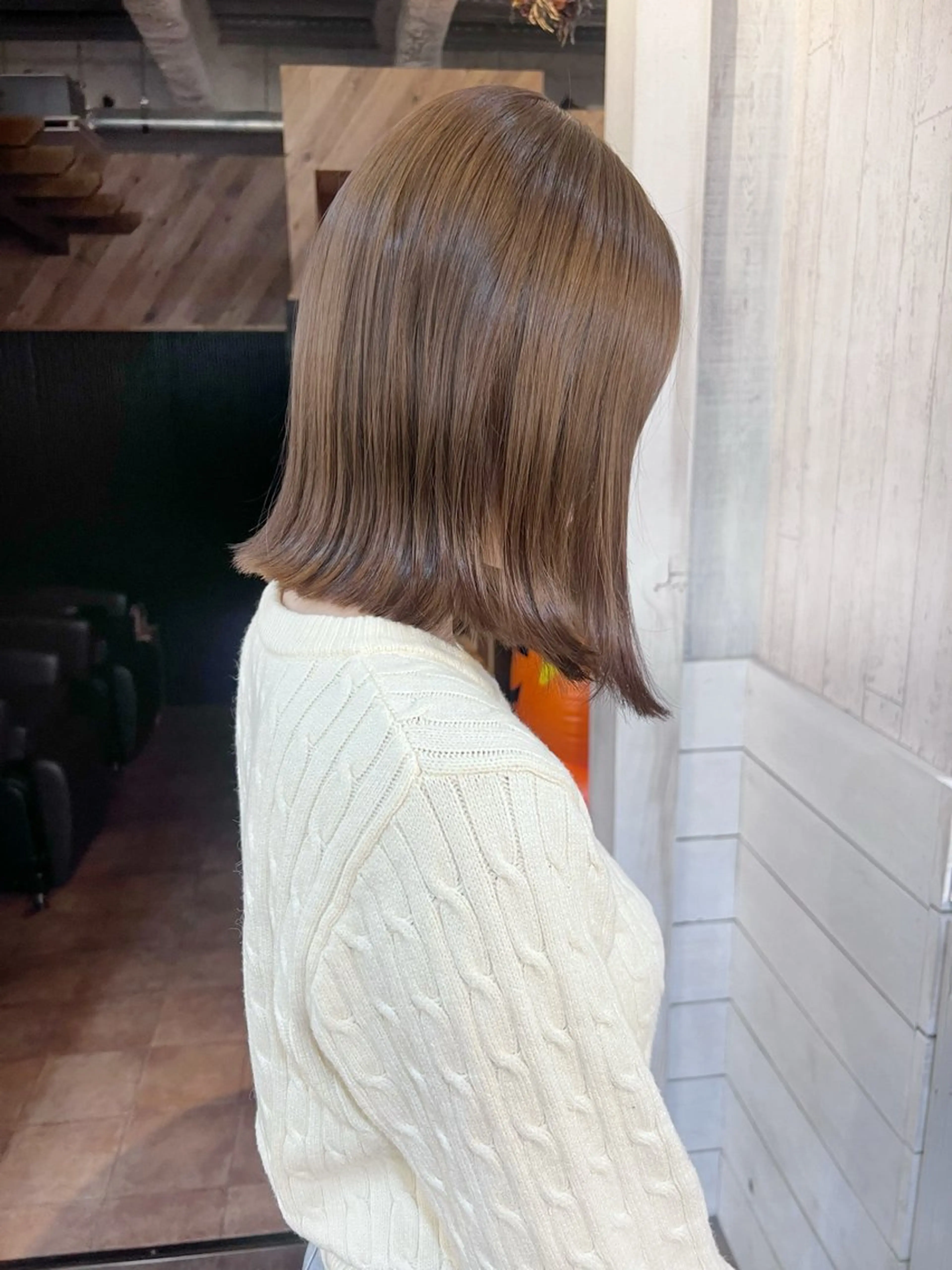 ミディアム カラー 切りっぱなしボブ アディクシーカラー アッシュ ベージュカラー ブリーチ ヘアカラー ダブルカラー / インナーカラーMiiのヘアスタイル