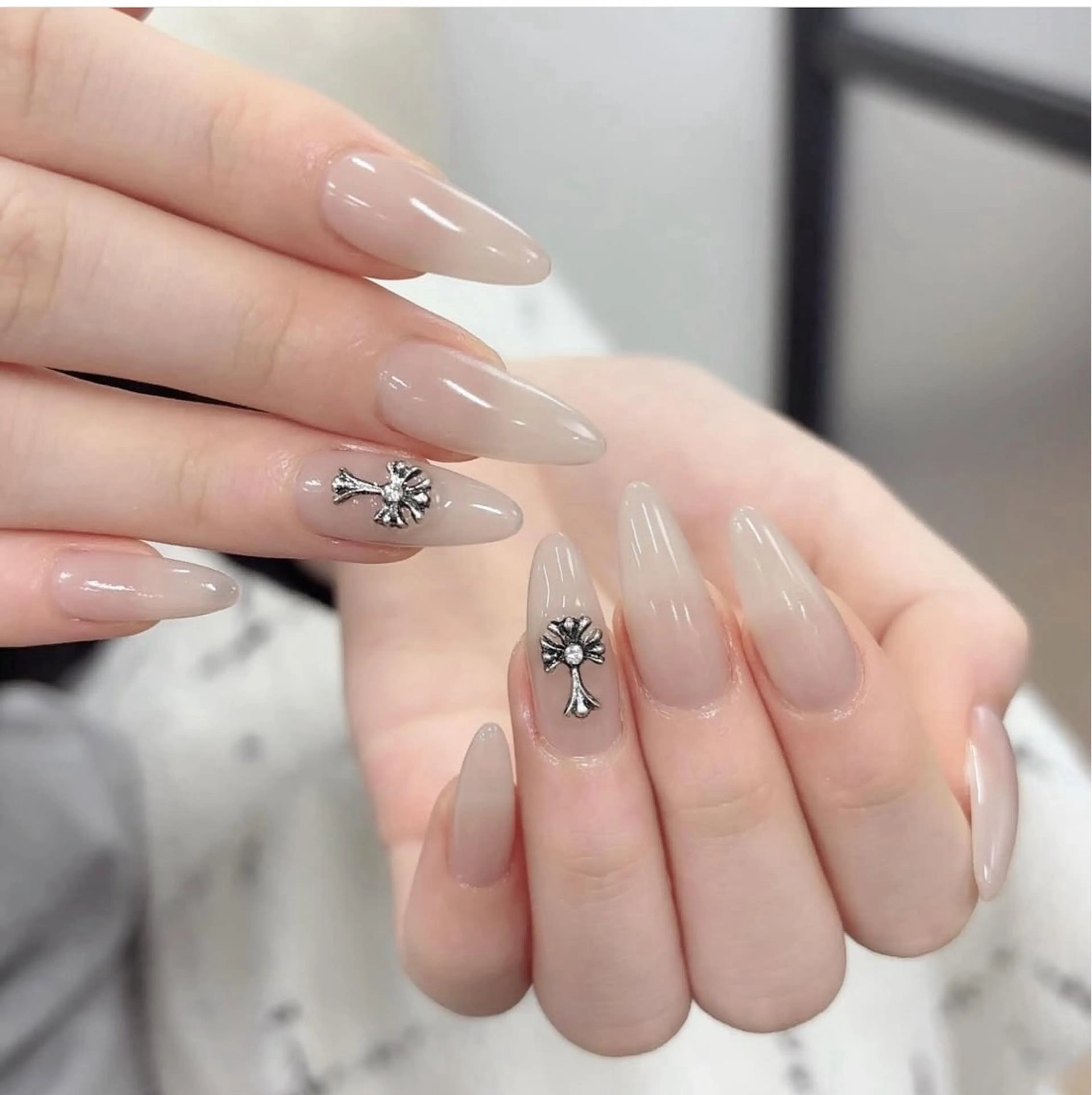 ネイル チークネイル 長さ出し グラデーション キラキラネイル 韓国ネイル ハンドネイル ハンドケア Chisa Nail Studio所属・チ サのネイルデザイン