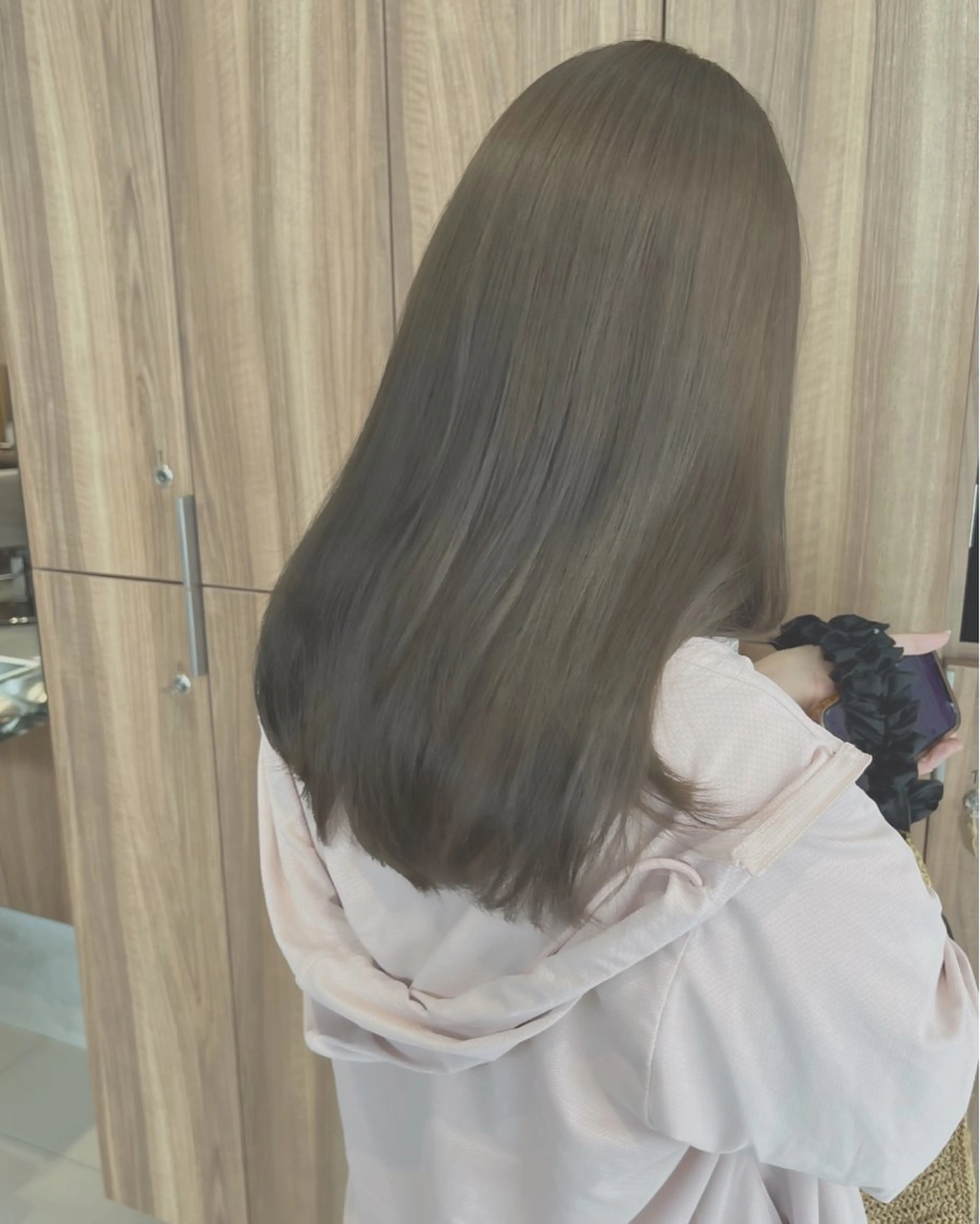 ロング カラー ベージュカラー ブリーチ ダブルカラー ブリーチなしカラー オリーブベージュ ブリーチなし 寒色カラーのヘアスタイル