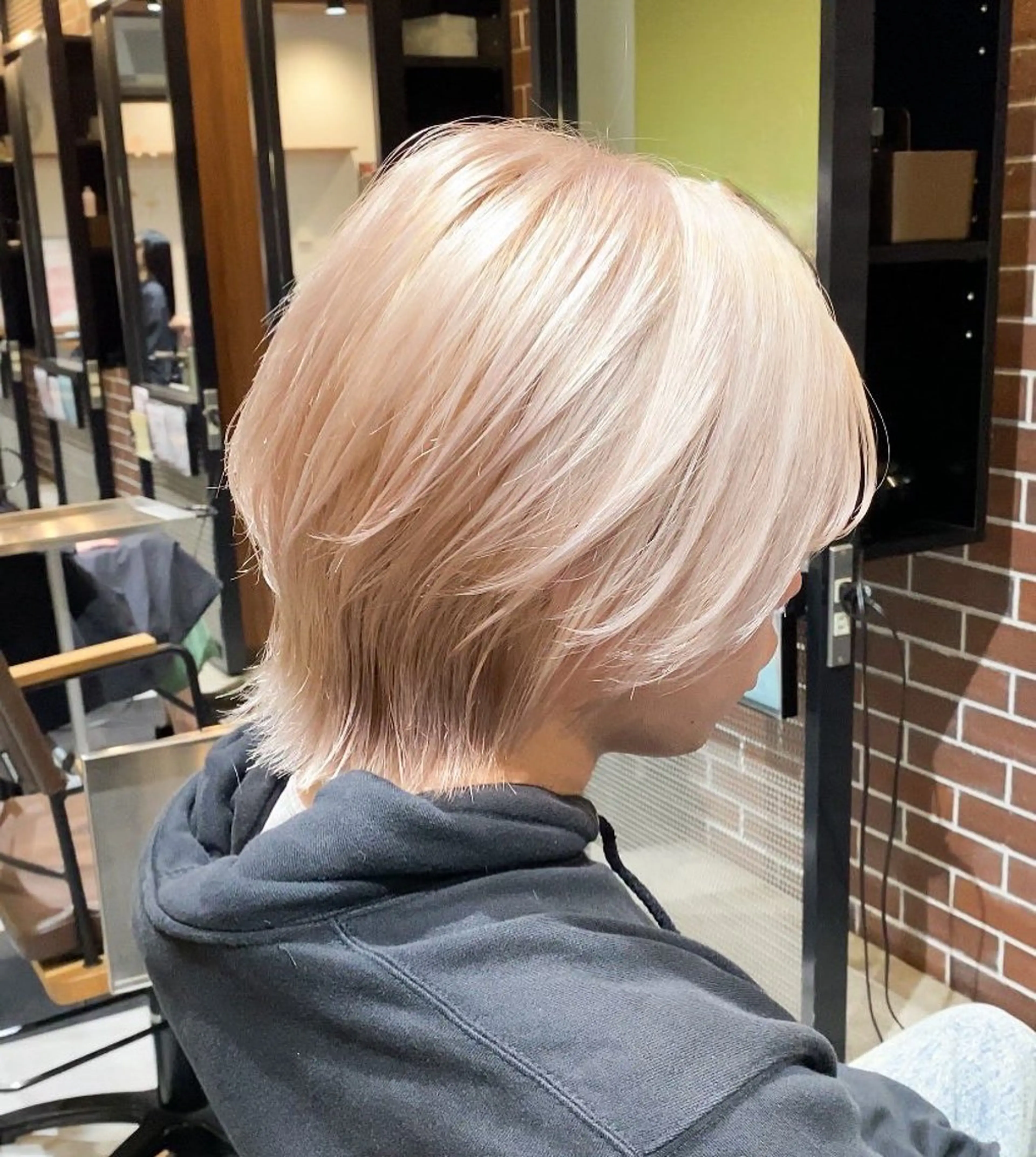 メンズ 透明感ブリーチ/ メンズパーマのヘアスタイル