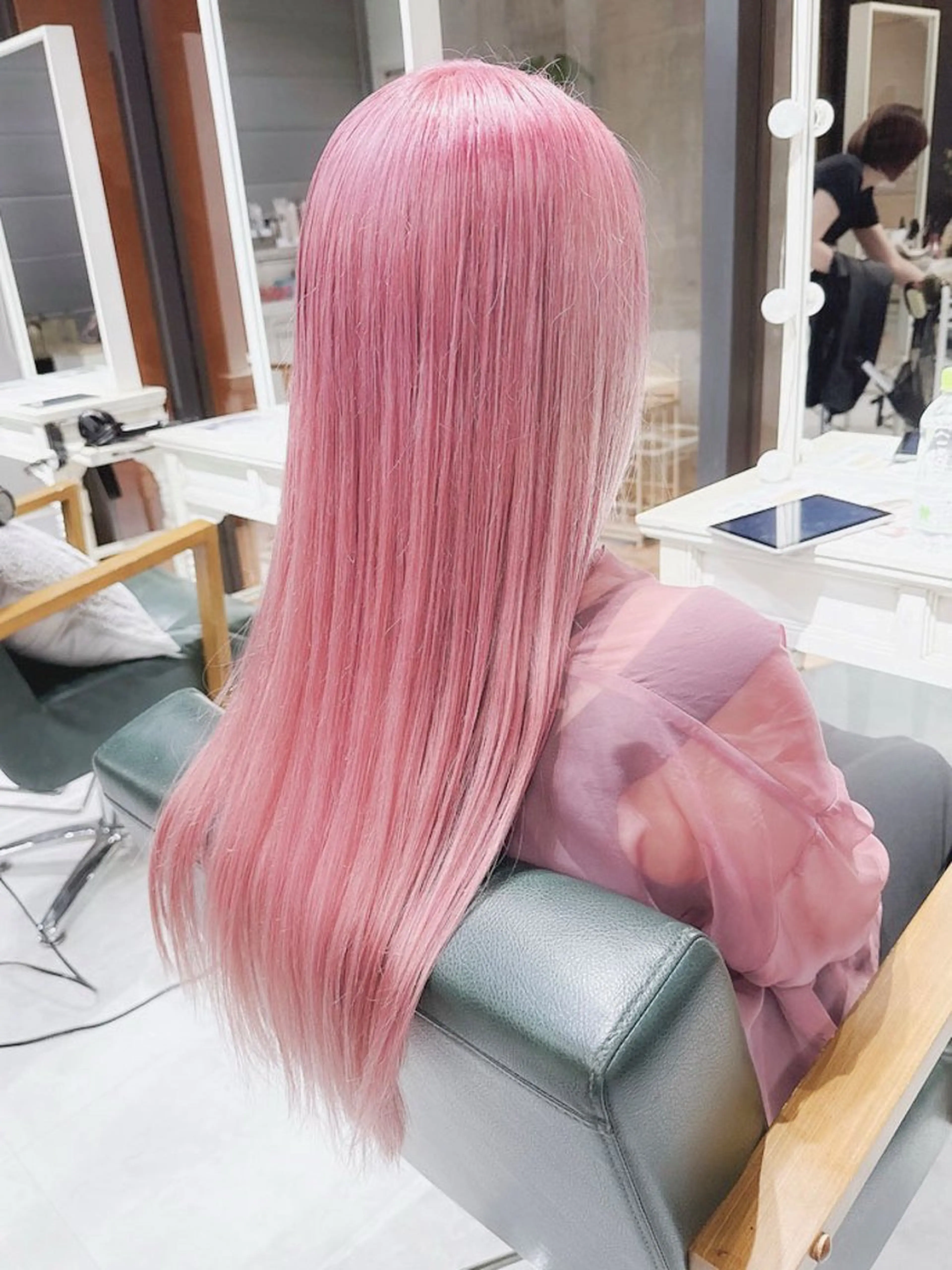 ロング カラー ピンクカラー 𝐍𝐚𝐧𝐚{ 髪質改善/ハイトーンのヘアスタイル