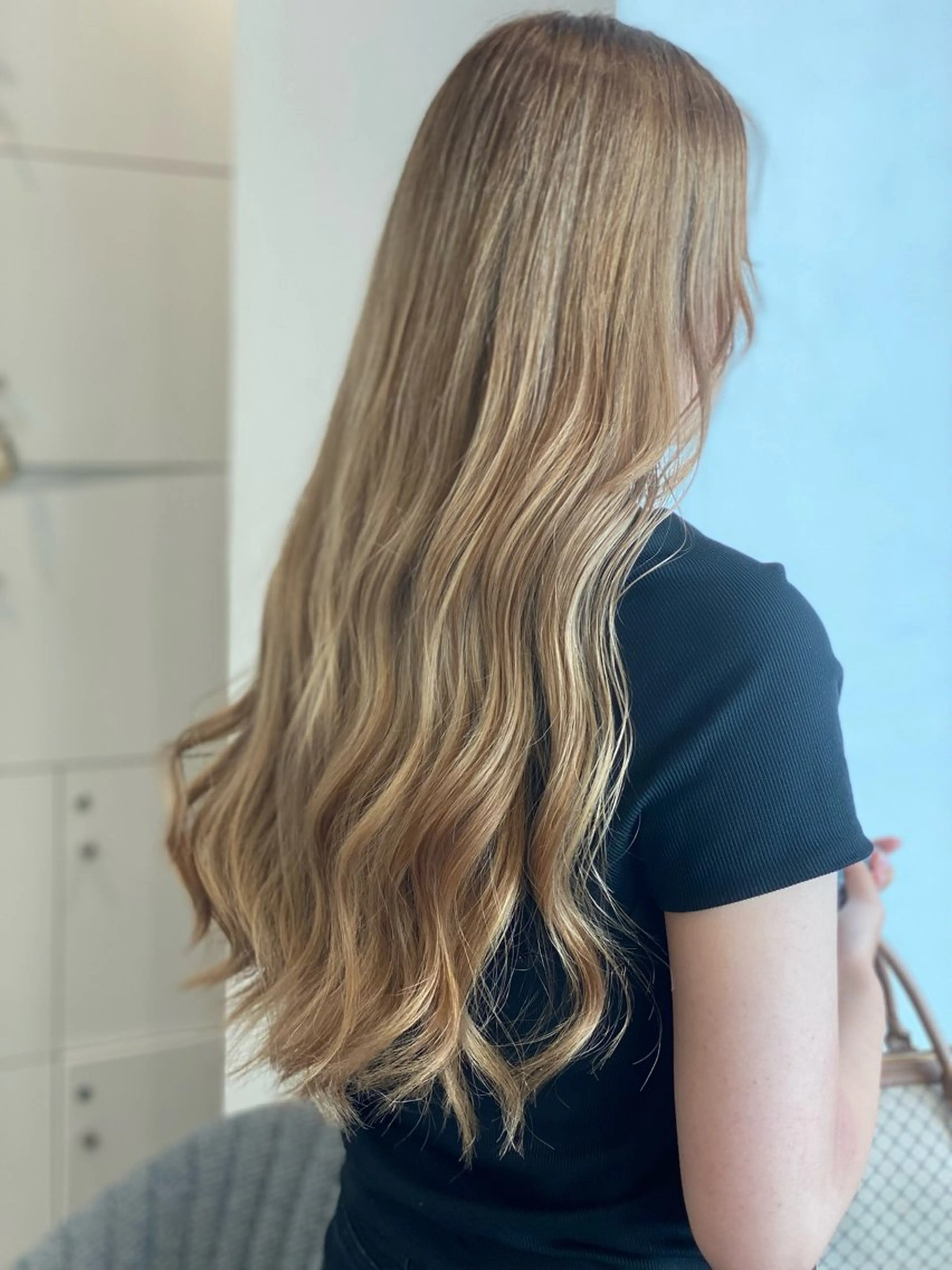 ロング カラー ベージュカラー ハイトーンカラー ミルクティーベージュ カット ヘアカラー トリートメント 仲矢 あゆ美のヘアスタイル