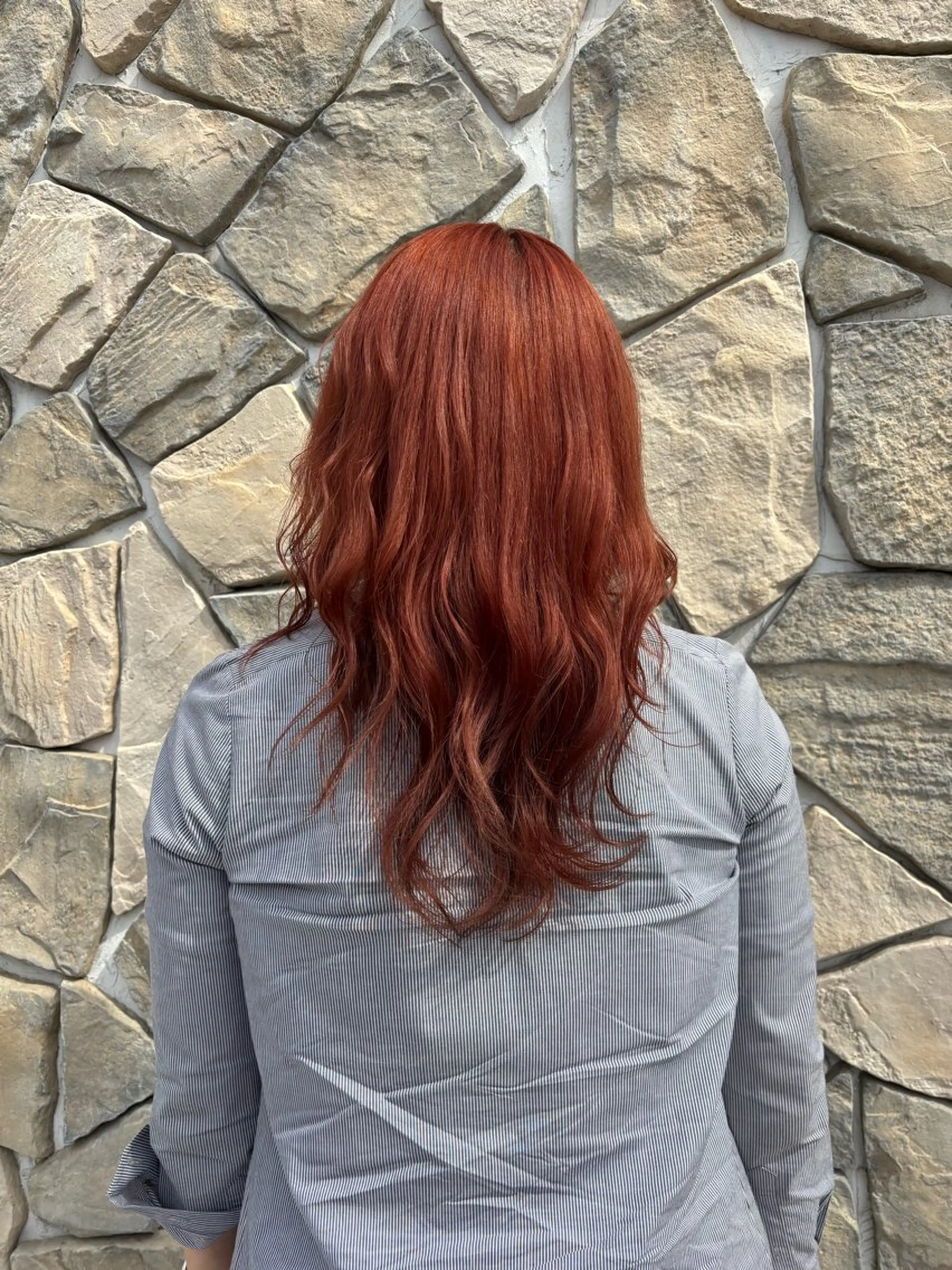 セミロング カラー ブリーチ オレンジ ピンクカラー カット ヘアカラー HAIR DESIGN chambord所属・大西 未来のヘアスタイル