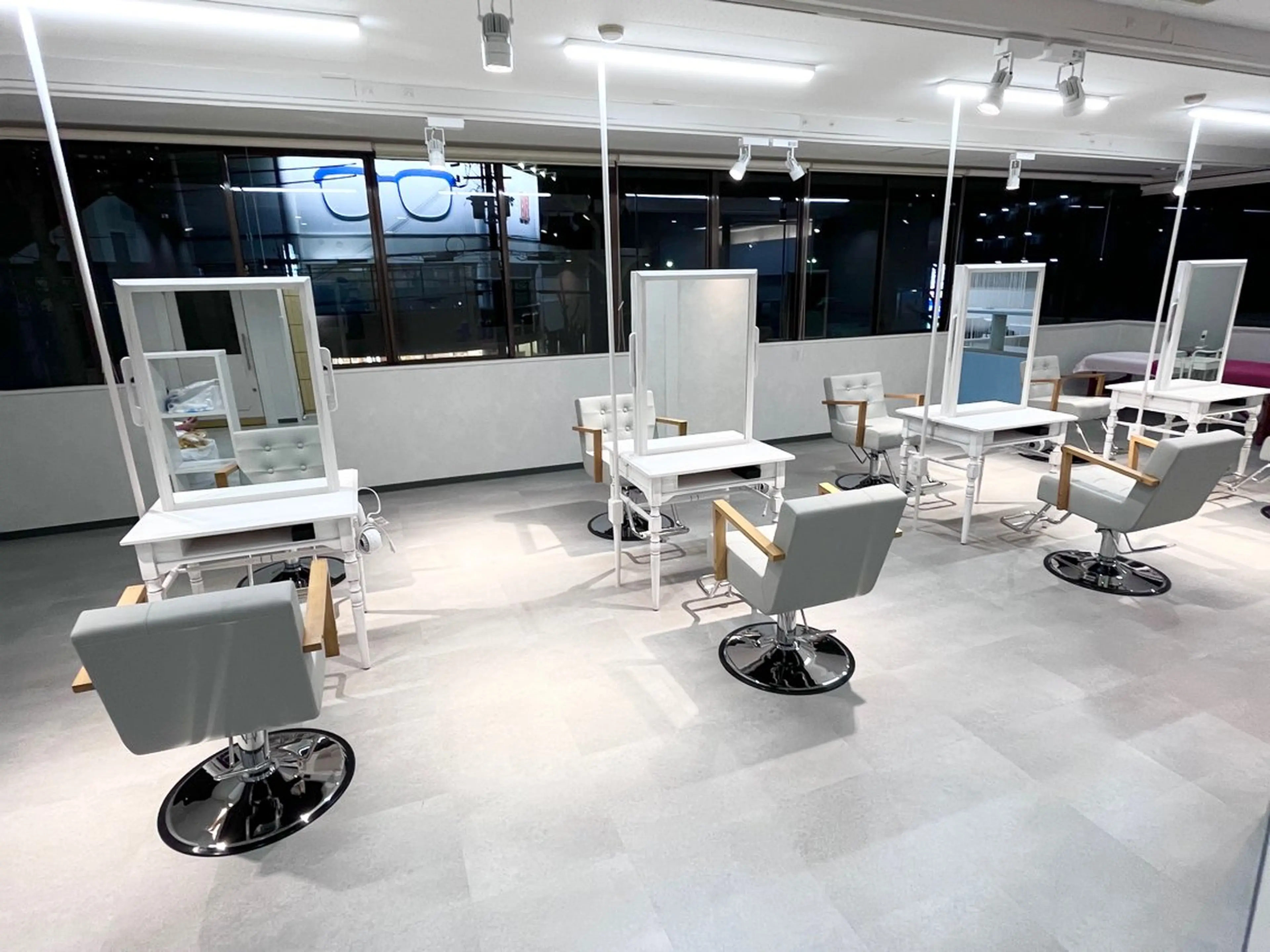 横野 孝志のヘアスタイル