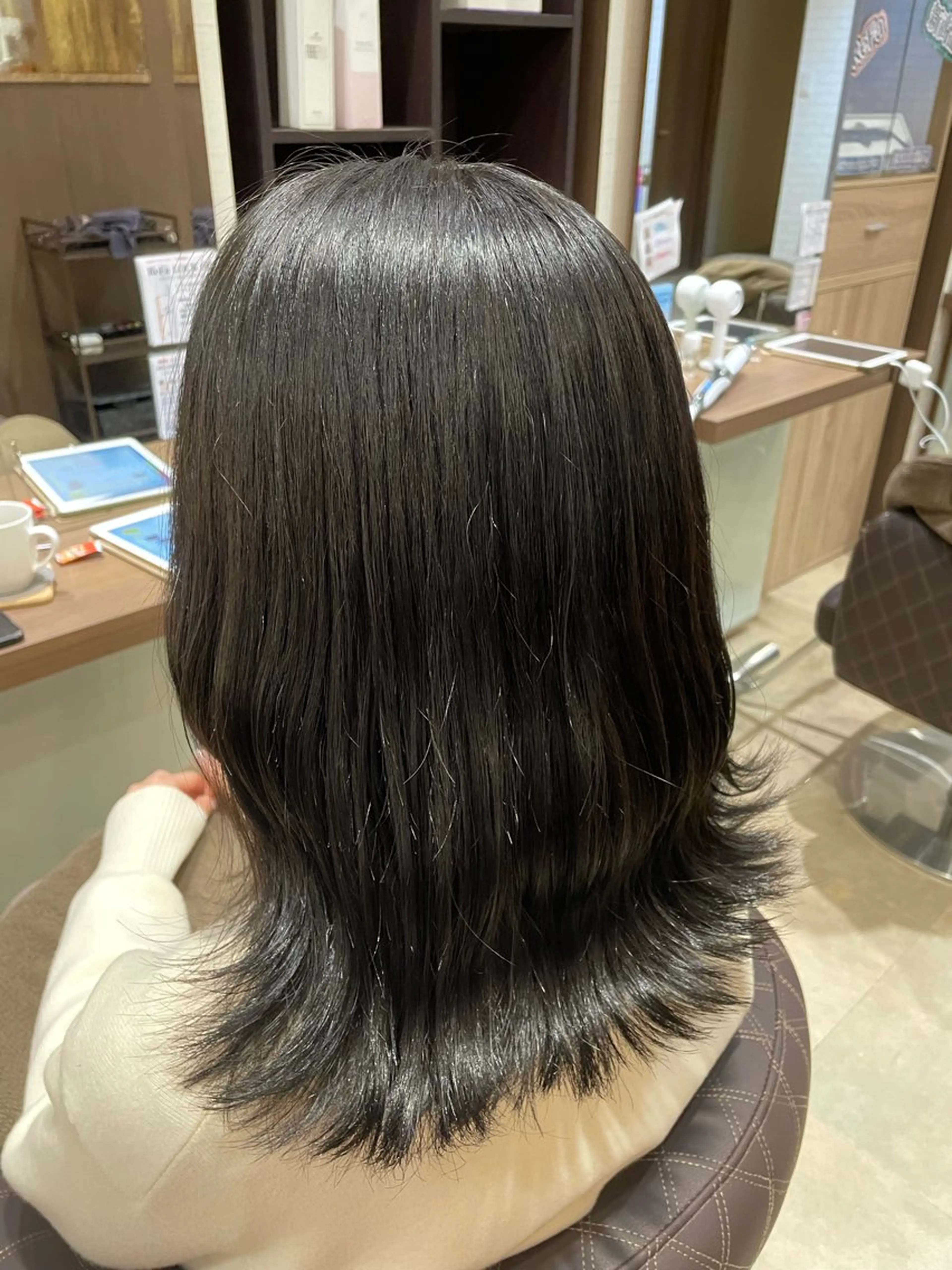 セミロング 緑川 佳薫のヘアスタイル