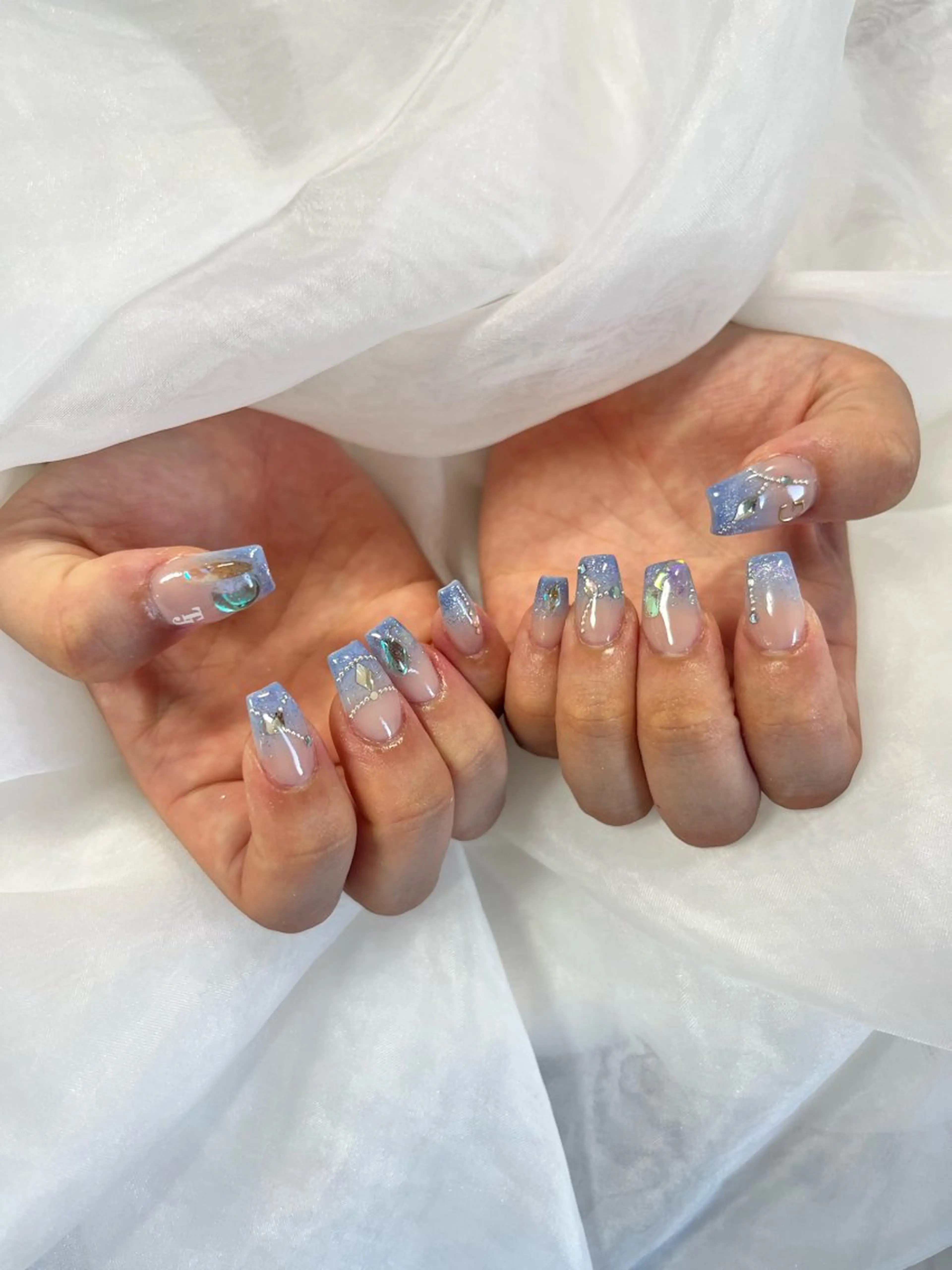 ネイル アートネイル オーロラネイル キラキラネイル ストーンネイル ハンドネイル éclat-nail salon-所属・松本 ゆみかのネイルデザイン