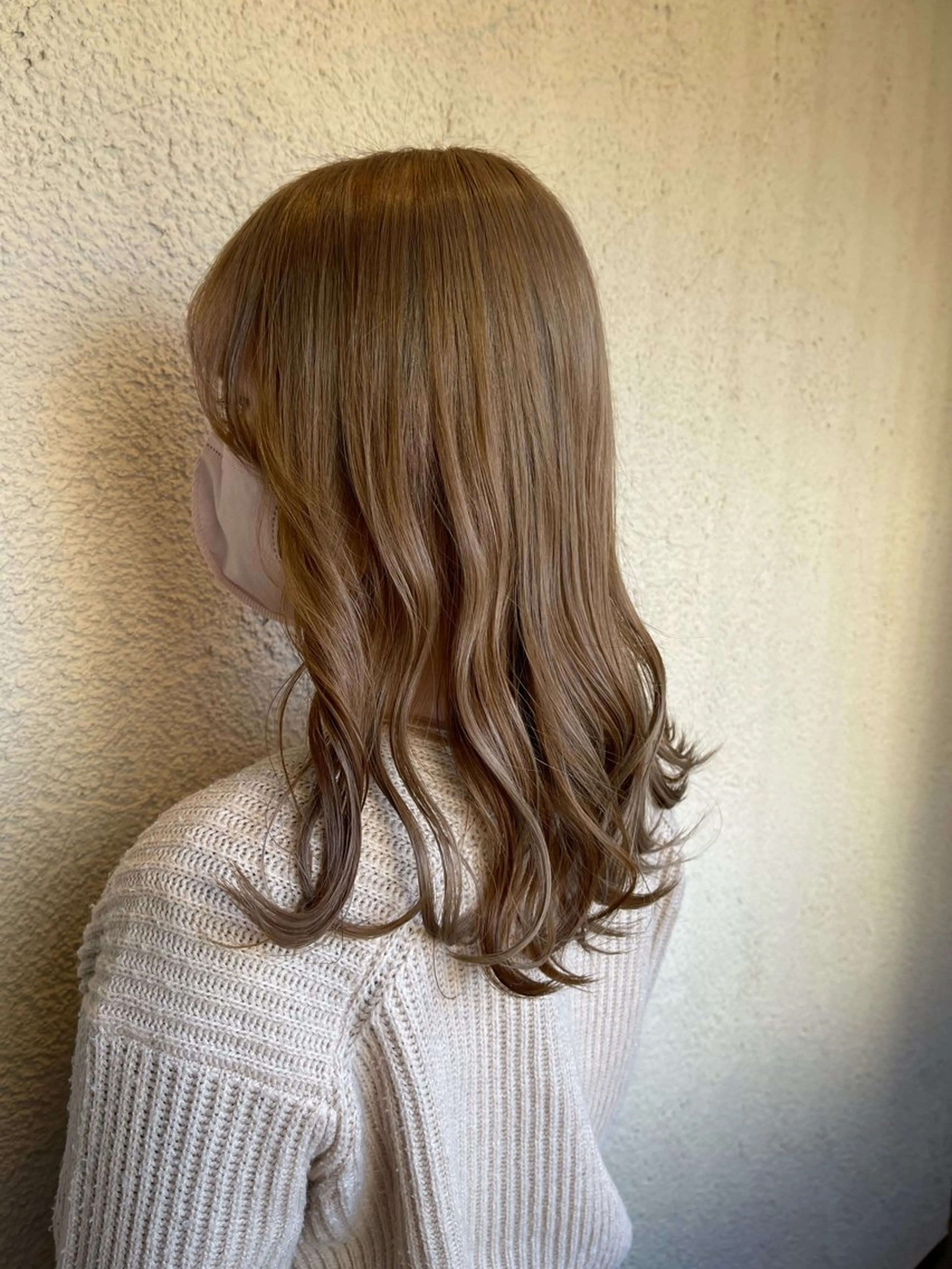 セミロング カラー ベージュカラー ブリーチ 磧本 祐里恵のヘアスタイル