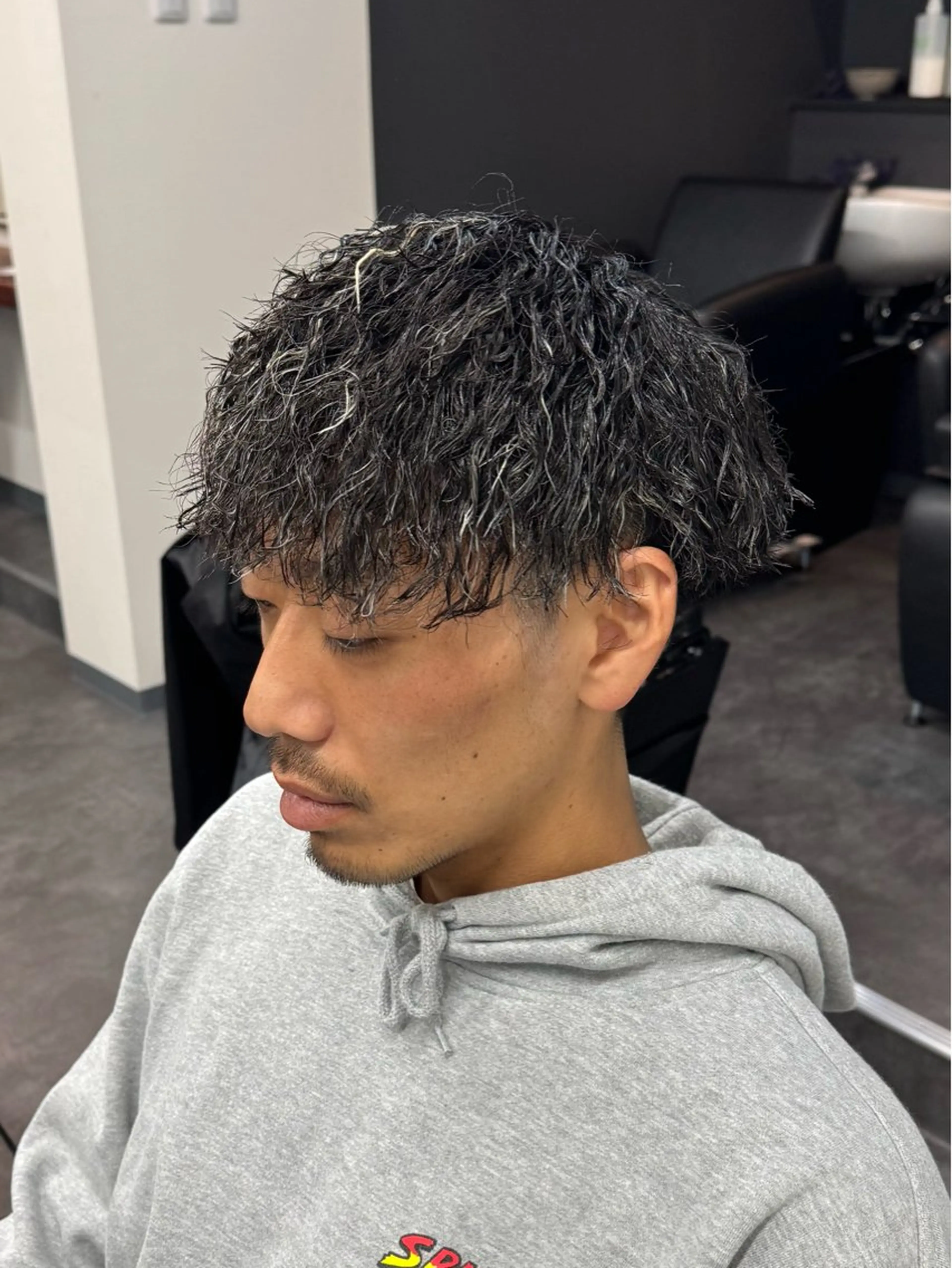 ショート カラー メンズ メンズブリーチ メンズメッシュ メンズパーマ メンズツイストパーマ ブリーチ カット ヘアカラー パーマ 柏メンズカットパーマ NO.1タイチのヘアスタイル