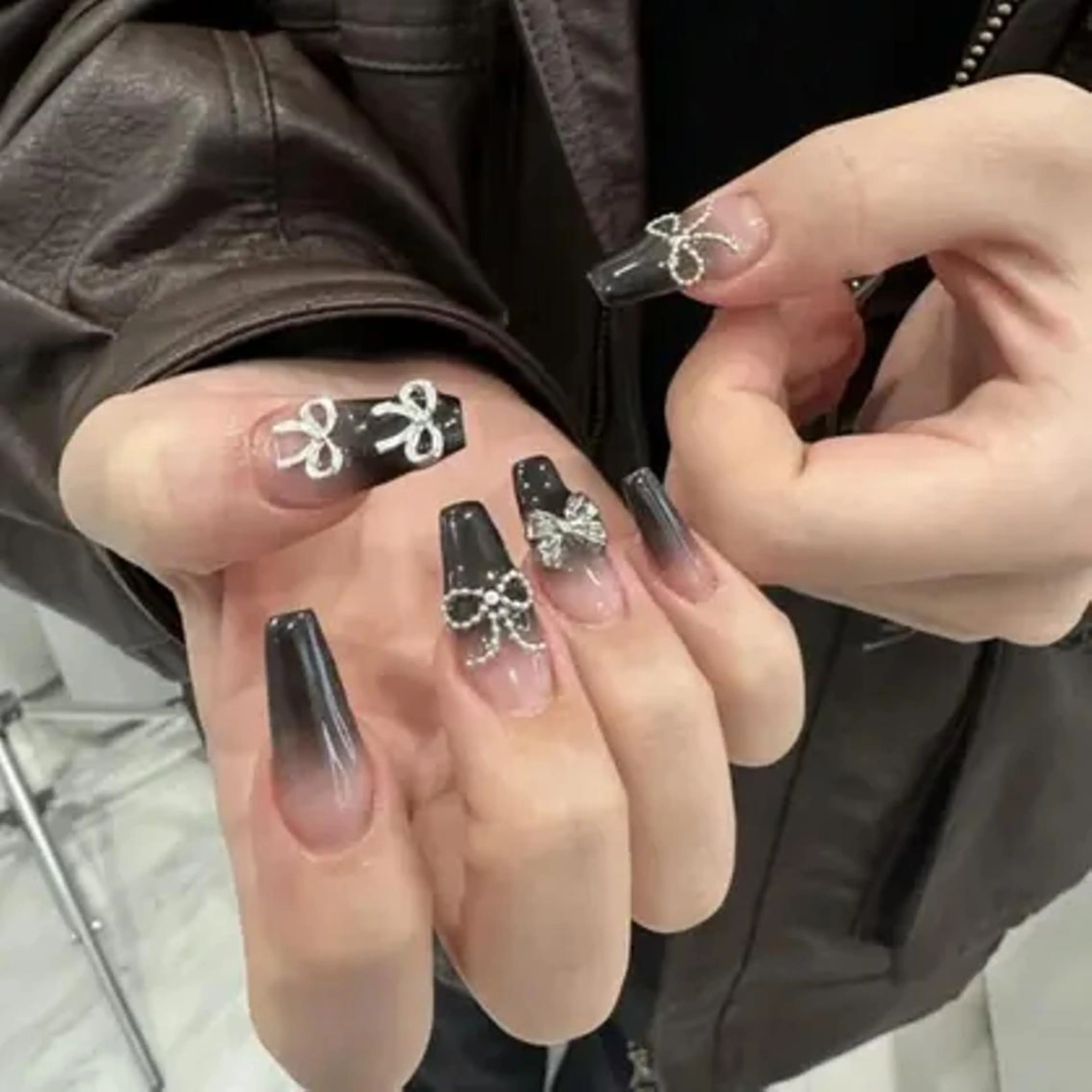 ネイル 韓国ネイル 持ち込み リボン バレンタイン ワンホンネイル ハンドネイル 🌈fein.トータ ルビューティー🌈のマツエク・マツパデザイン