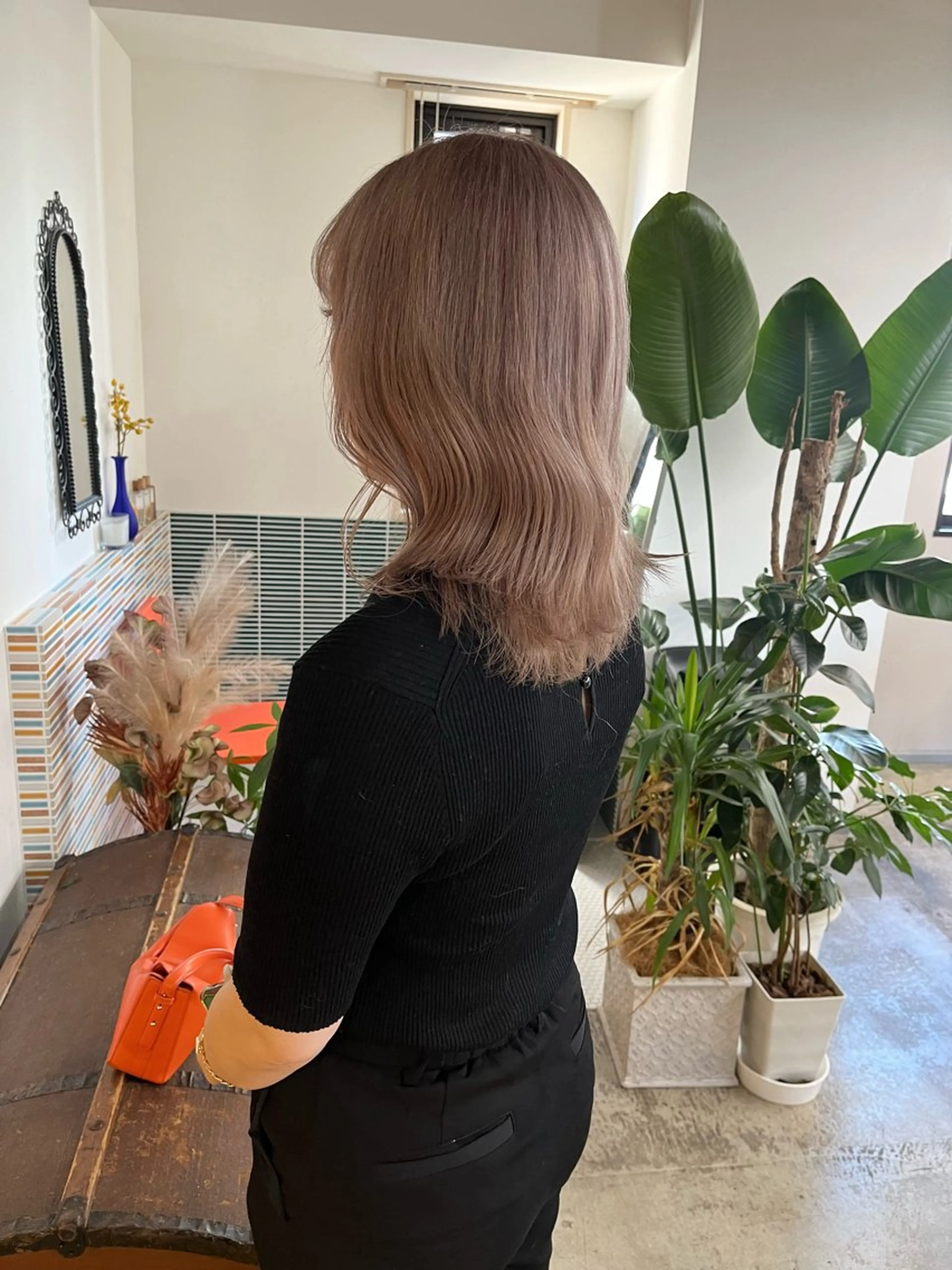 ミディアム カラー ブリーチ グレージュ ミルクティーグレージュ カット ヘアカラー トリートメント 🩷ハイトーン透明感 レイヤー🩷ユリカのヘアスタイル