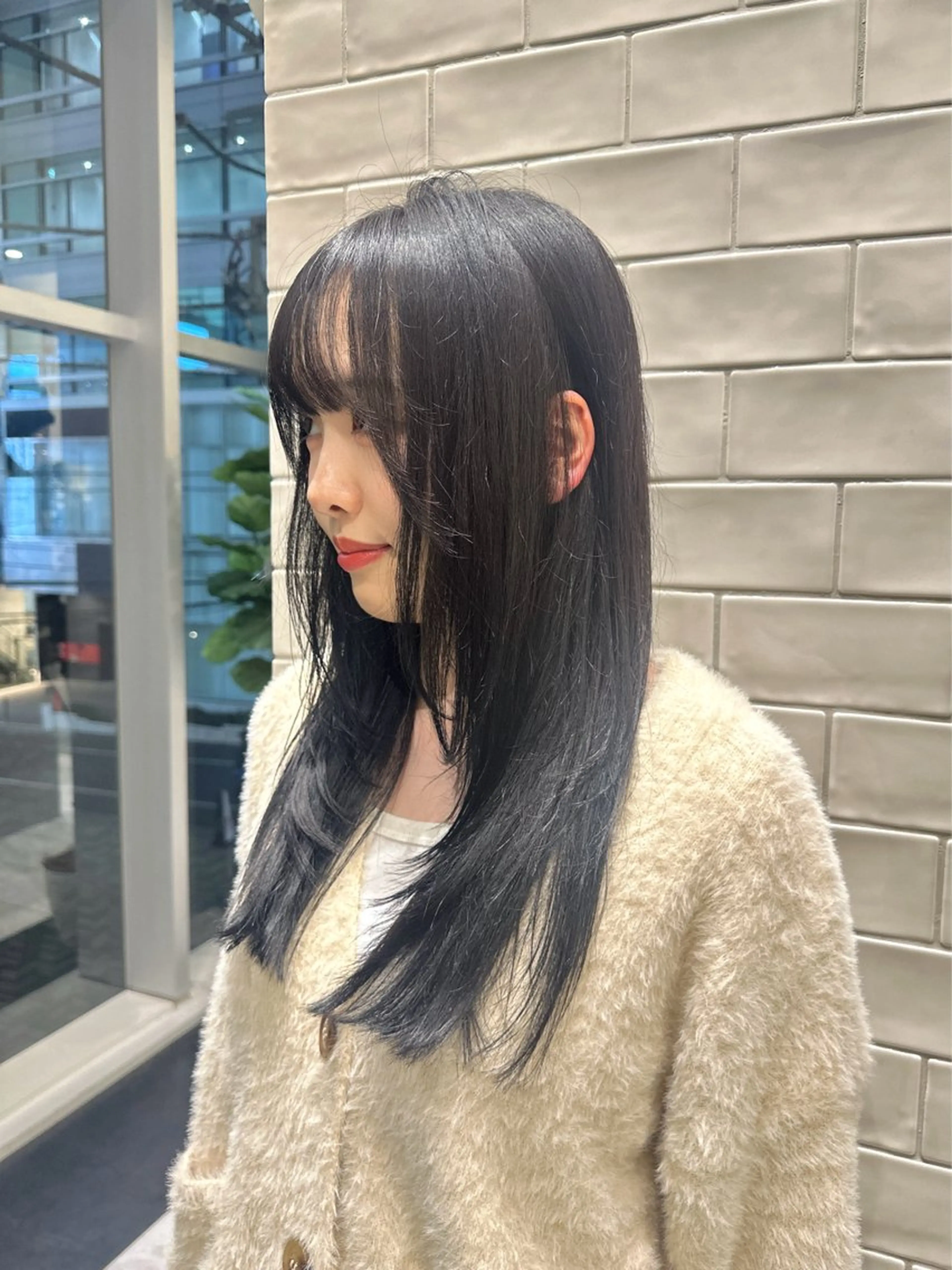 ロング カラー 黒髪 ブリーチ ブルーカラー ブルーブラック ブリーチなしカラー カット ヘアカラー トリートメント LUMO所属・矢野 晃平のヘアスタイル