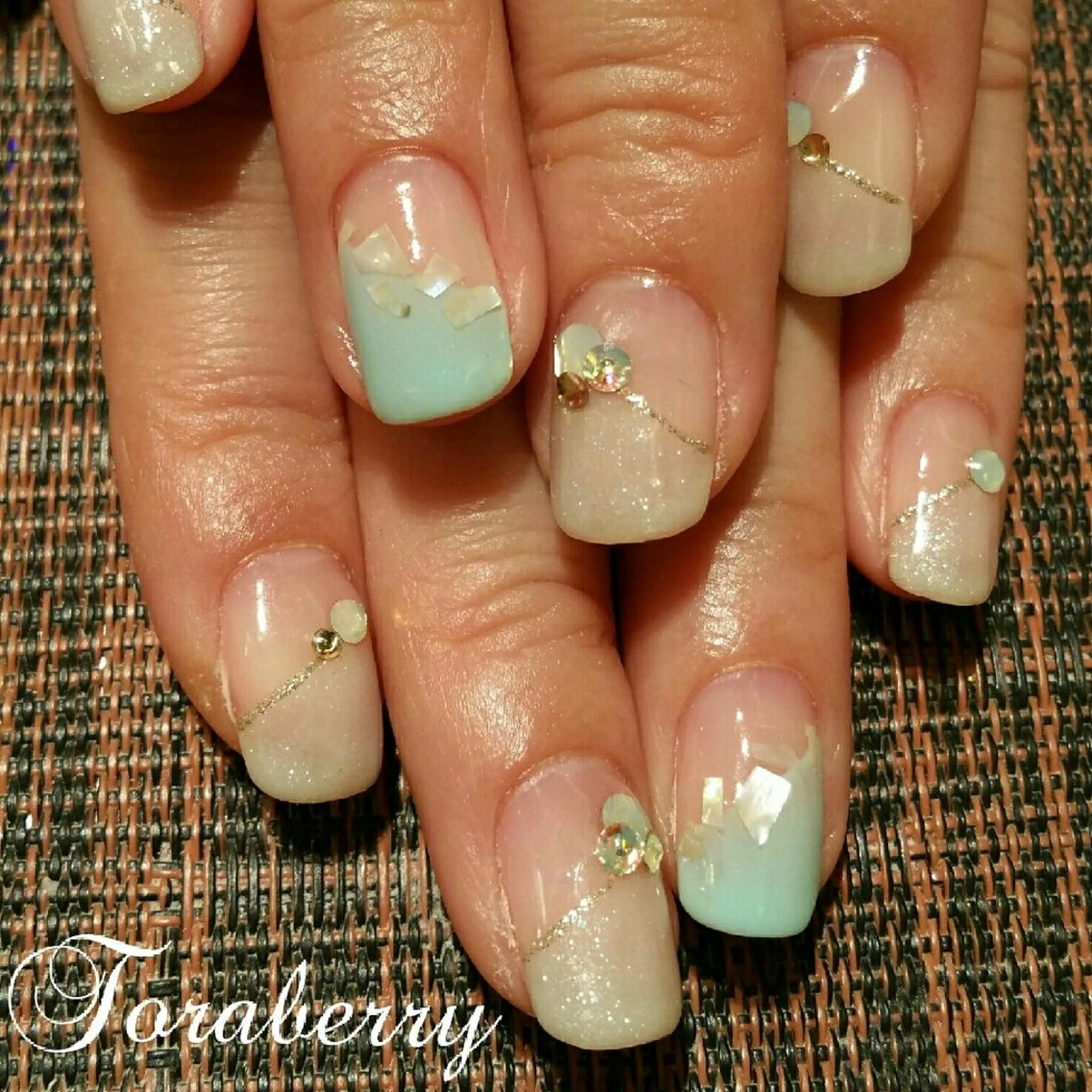 ネイル フレンチネイル 斜めフレンチ ネイリスト なつみのネイルデザイン