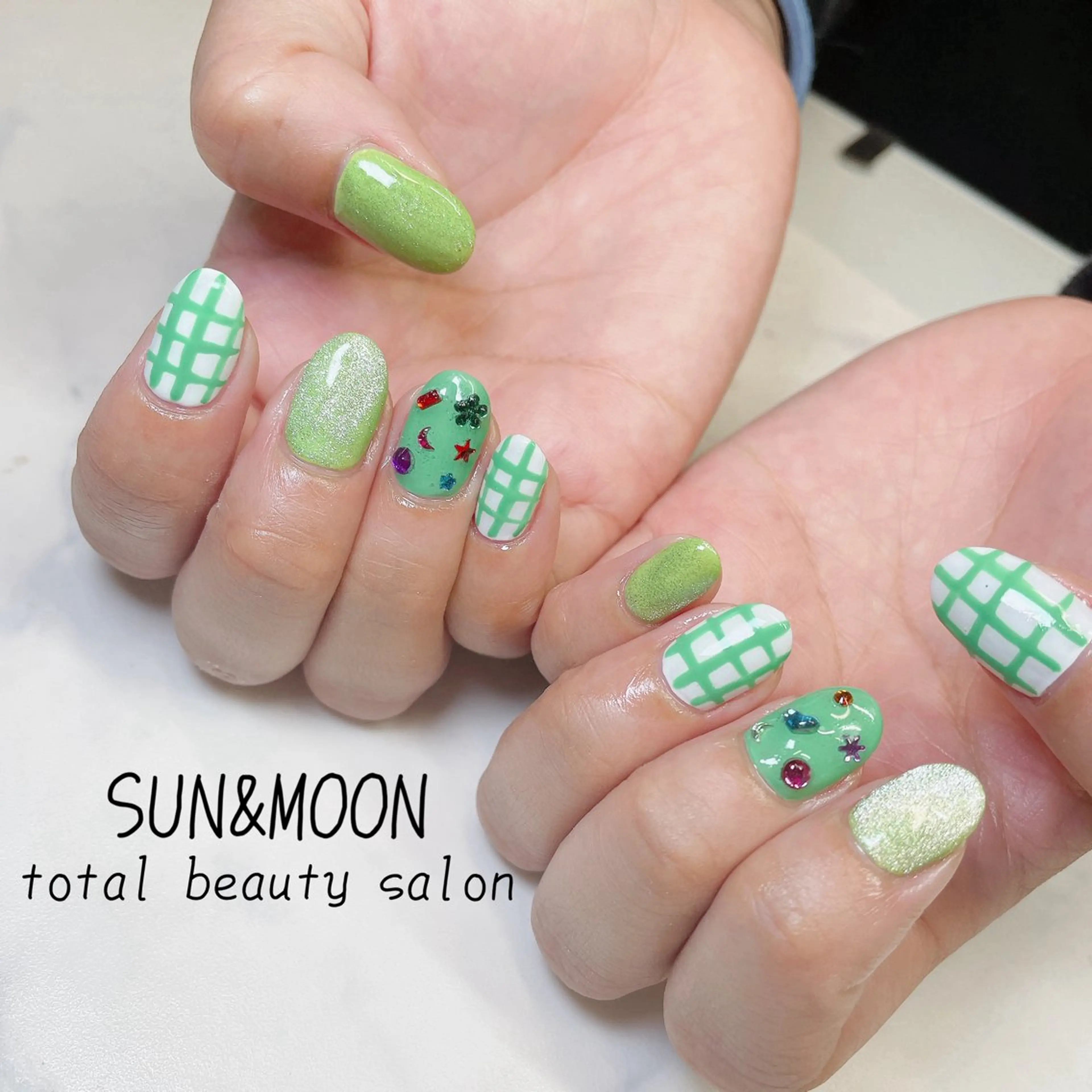 ネイル SUN&MOON所属・SUN&MOON REOのネイルデザイン