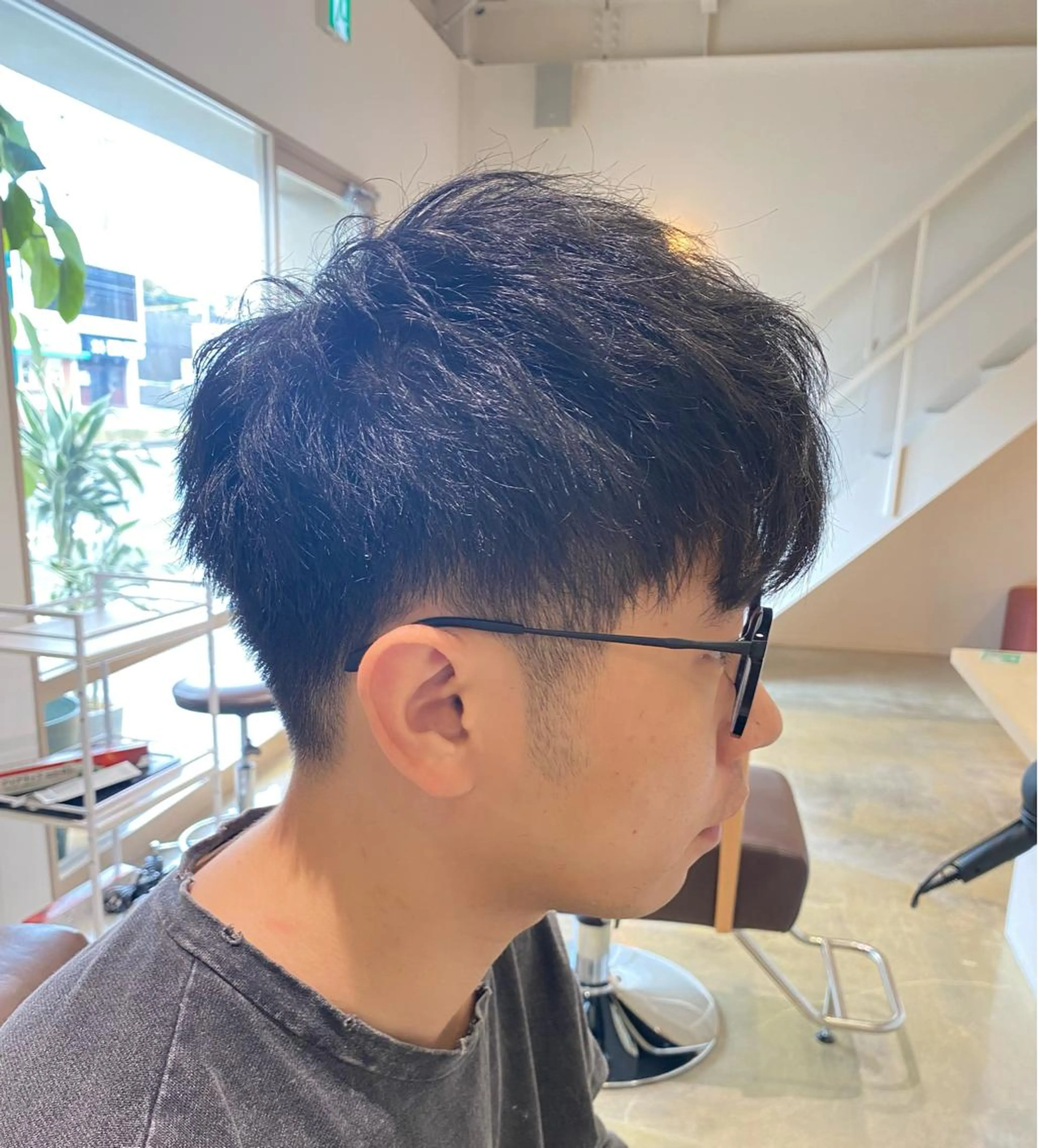 メンズ メンズバレイヤージュ センターパート メンズハイライト メンズインナーカラー メンズパーマ カット ヘッドスパ ブリーチなしWカラー /酸性ストレート河本のヘアスタイル