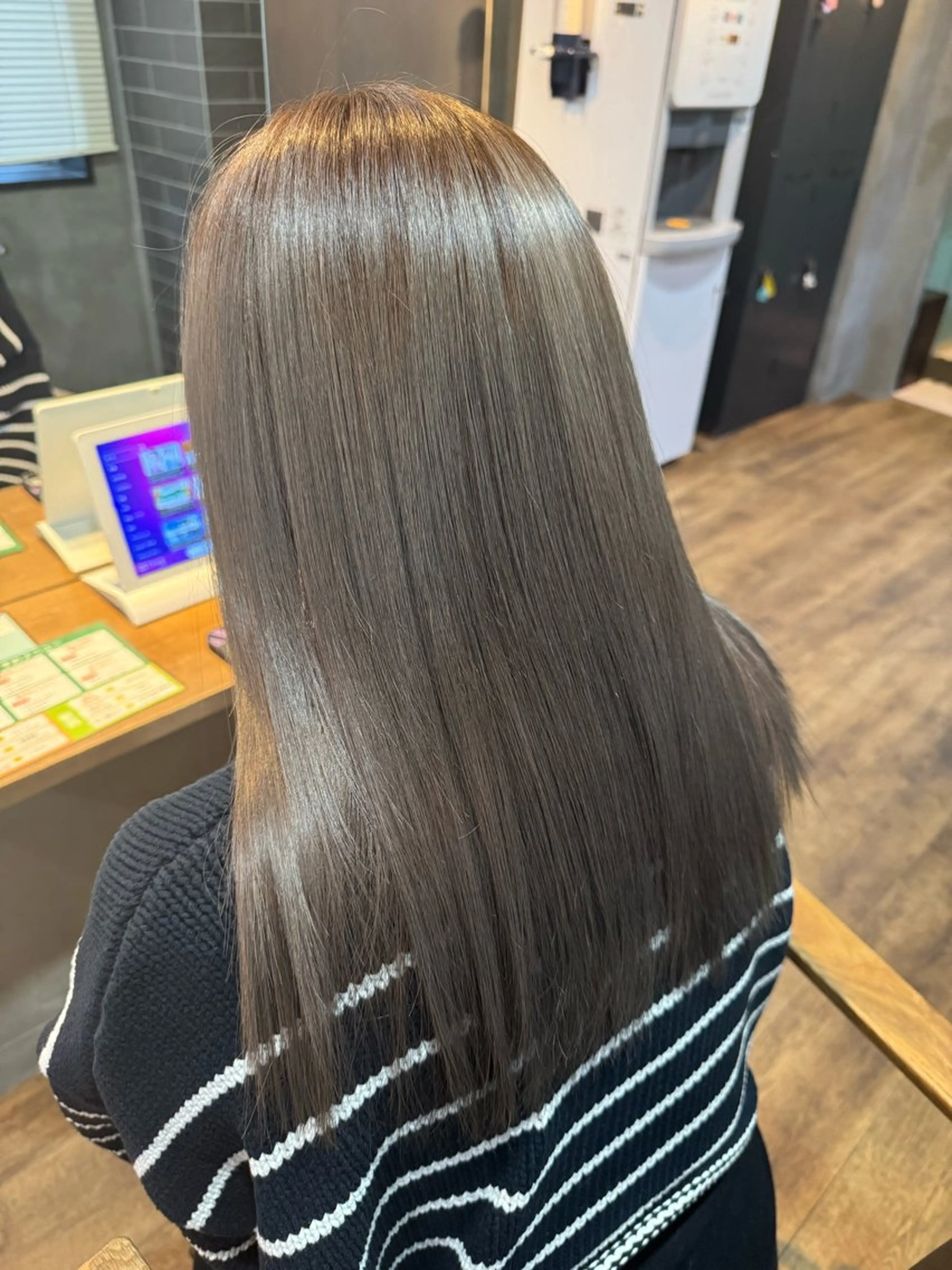 ミディアム カラー Eleanor spa&treatment 札幌店内にあるシェアサロン【WHITE】所属・シルクハイトーン / 髪質改善🦋MIKUのヘアスタイル